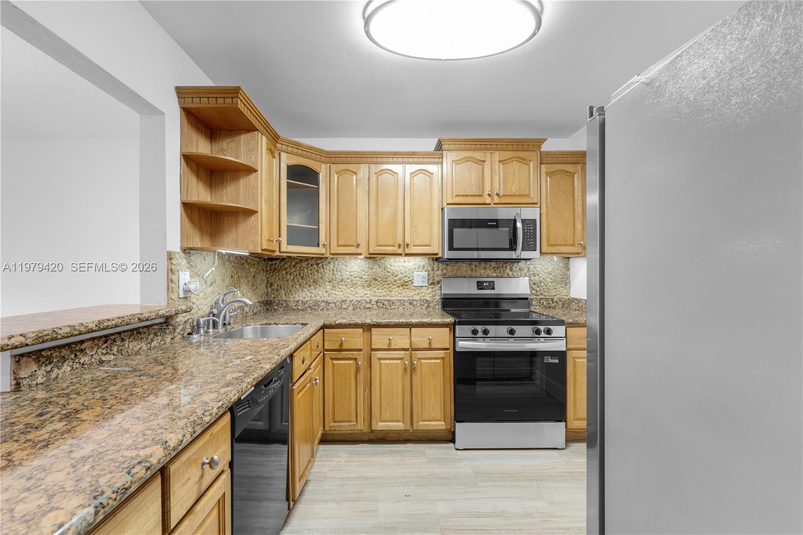 VILLAGE OF KINGS CREEK CO - Residential Lease