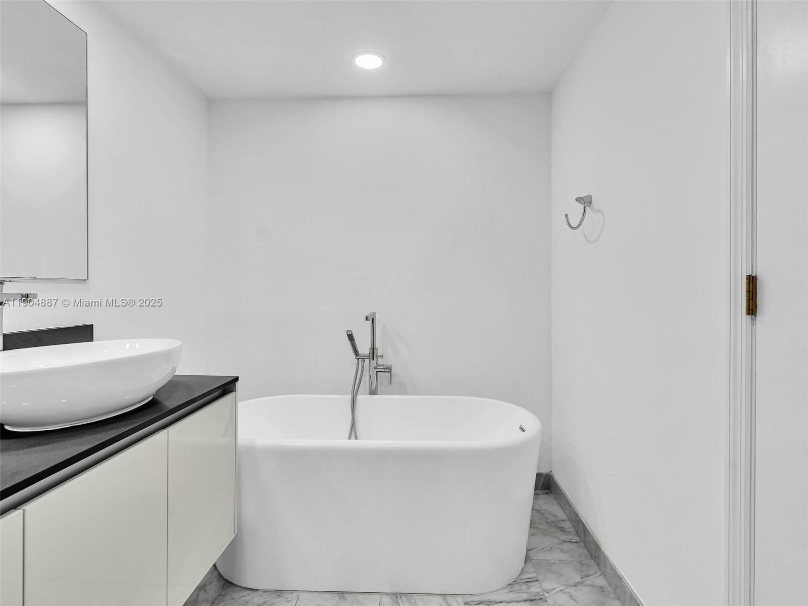 BAY HARBOUR ISLAND - Residential Lease