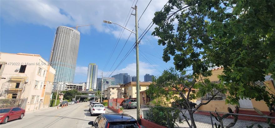 LOOKING FOR DEVLEOPERS! 14-unit apartment building. 50% of the buildings has been renovated with new kitchens, bathrooms, and flooring. Steps to Brickell. This will be the next development boom with 15,000 sq foot lot. In the meantime, enjoy the $26K per month gross income. Call the listing agent today for Income statements and showing.