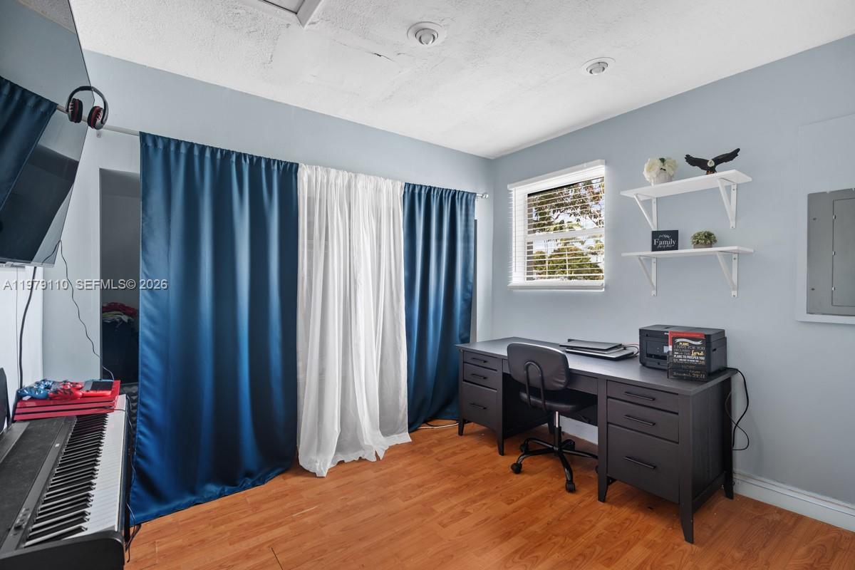 SUNRISE GOLF VILLAGE THIR - Residential