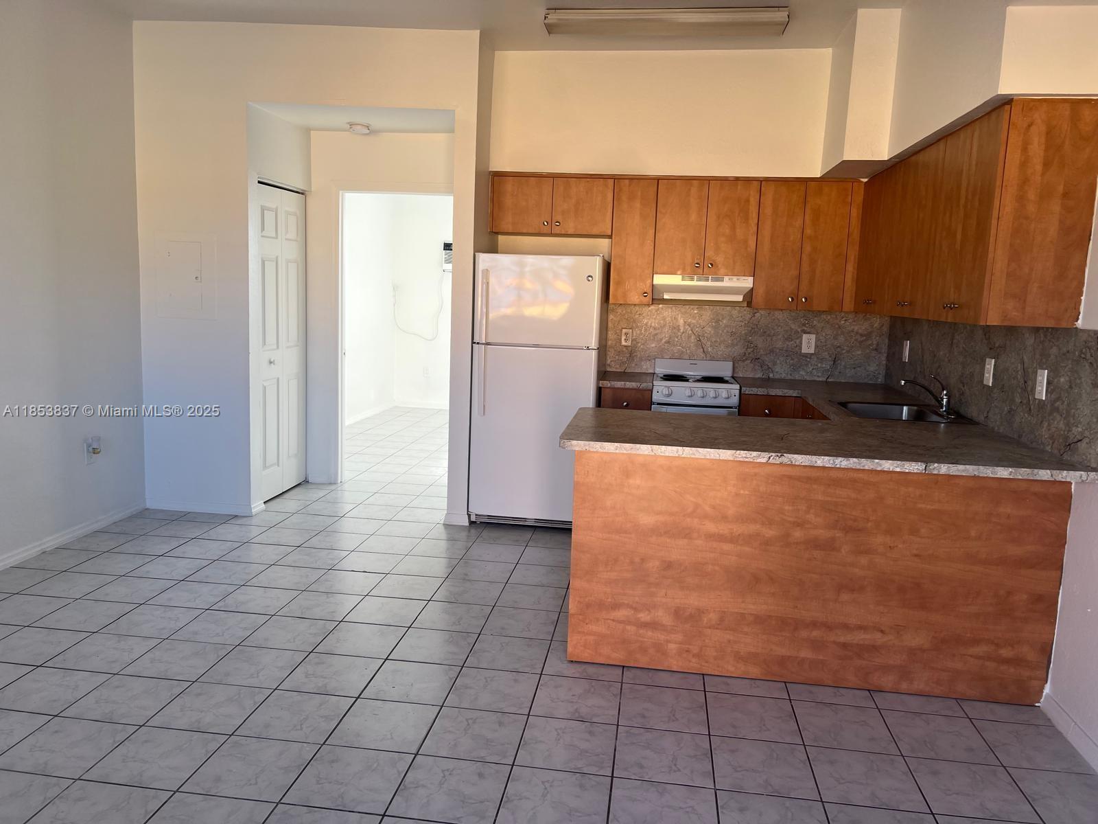 Nice, quiet neighborhood, walking distance to restaurants, shops and supermarkets. Updated 1 bedroom unit with 1 parking space and laundry room in the building. Tenant is responsible for all utilities. **Maximum: 2 occupants** **No pets allowed** **No Association**