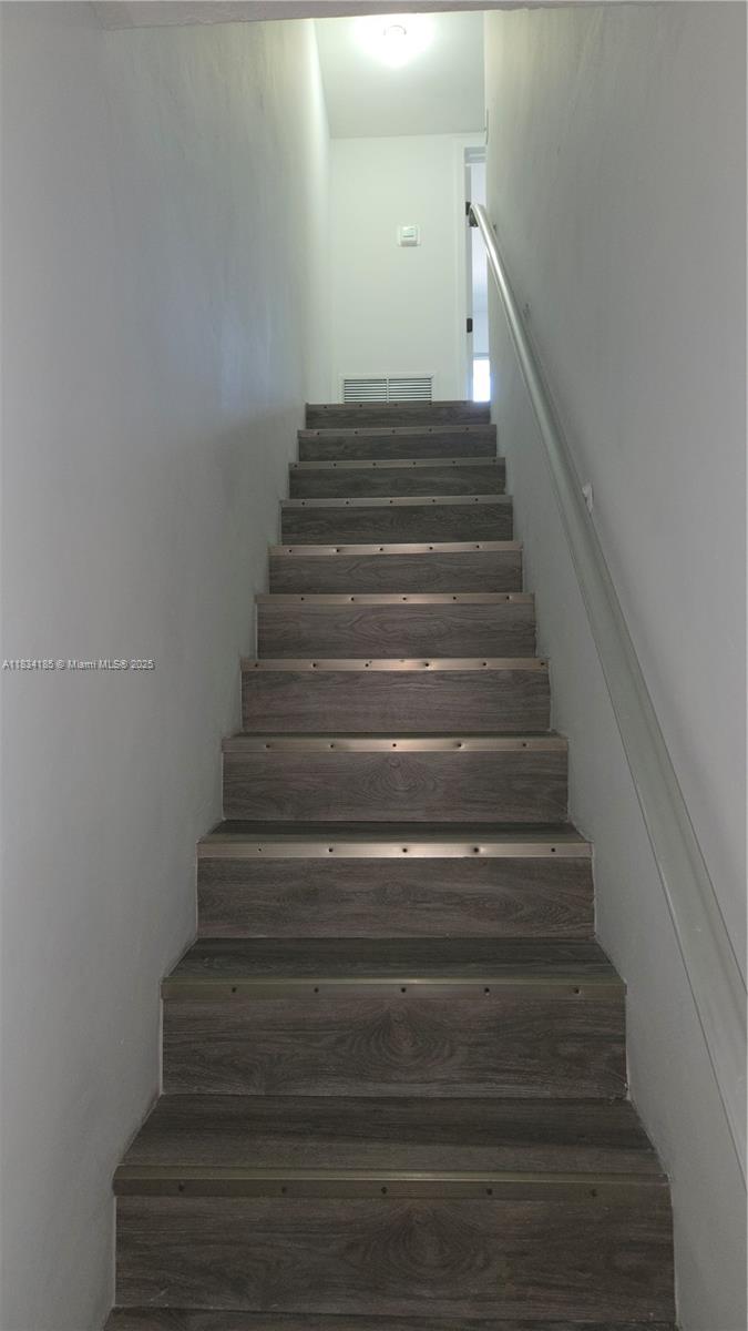 COLLEGE TRACT - Residential Lease