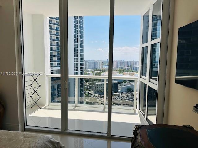 TRUMP ROYALE CONDO - Residential