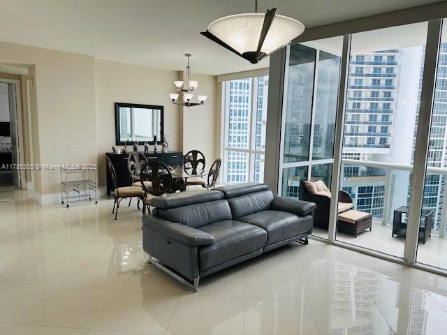 18201 Collins Ave 3407