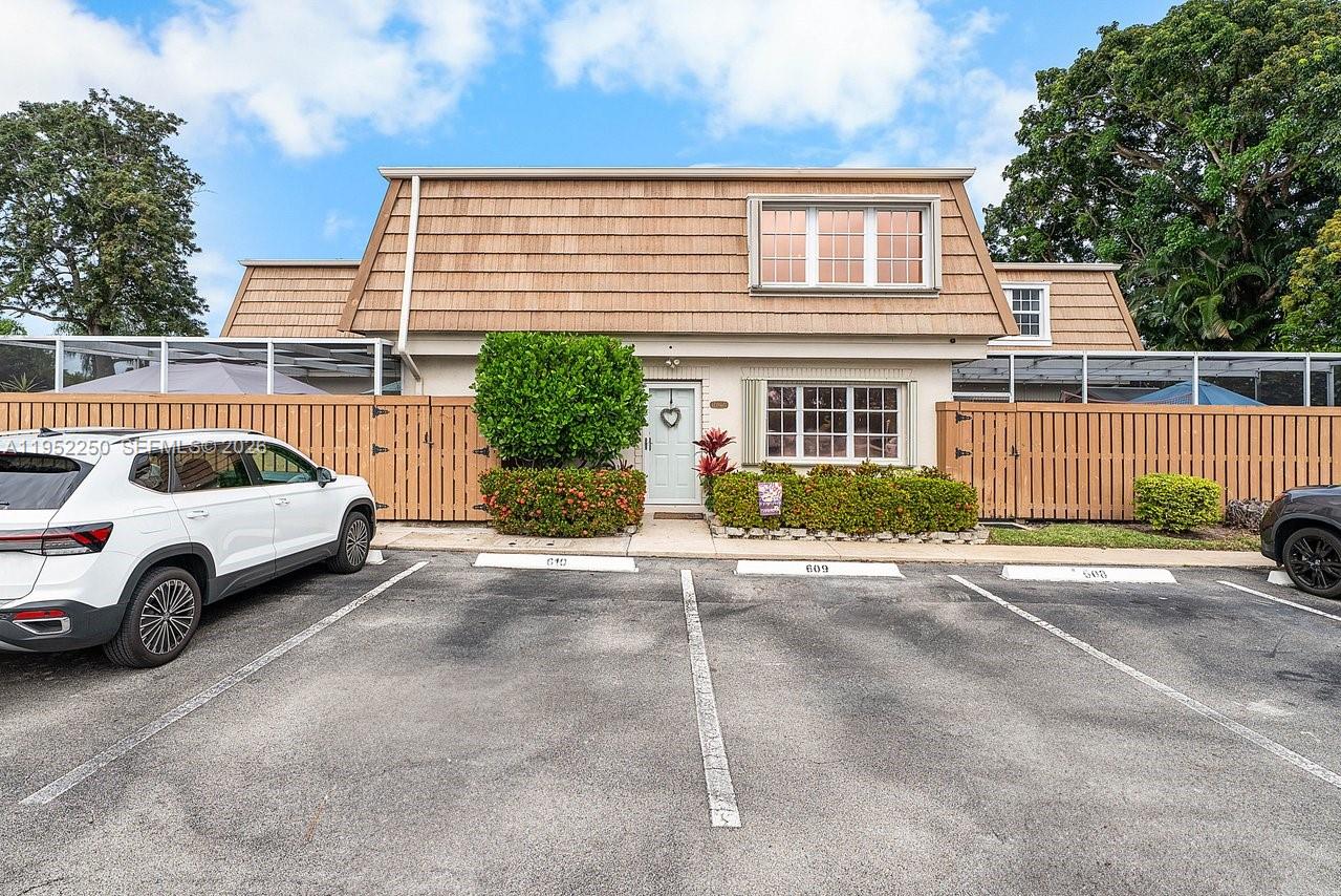 WINCHESTER COURT - Residential