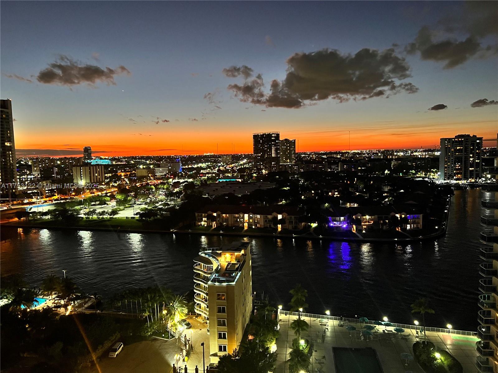 HALLMARK OF HOLLYWOOD CON - Residential