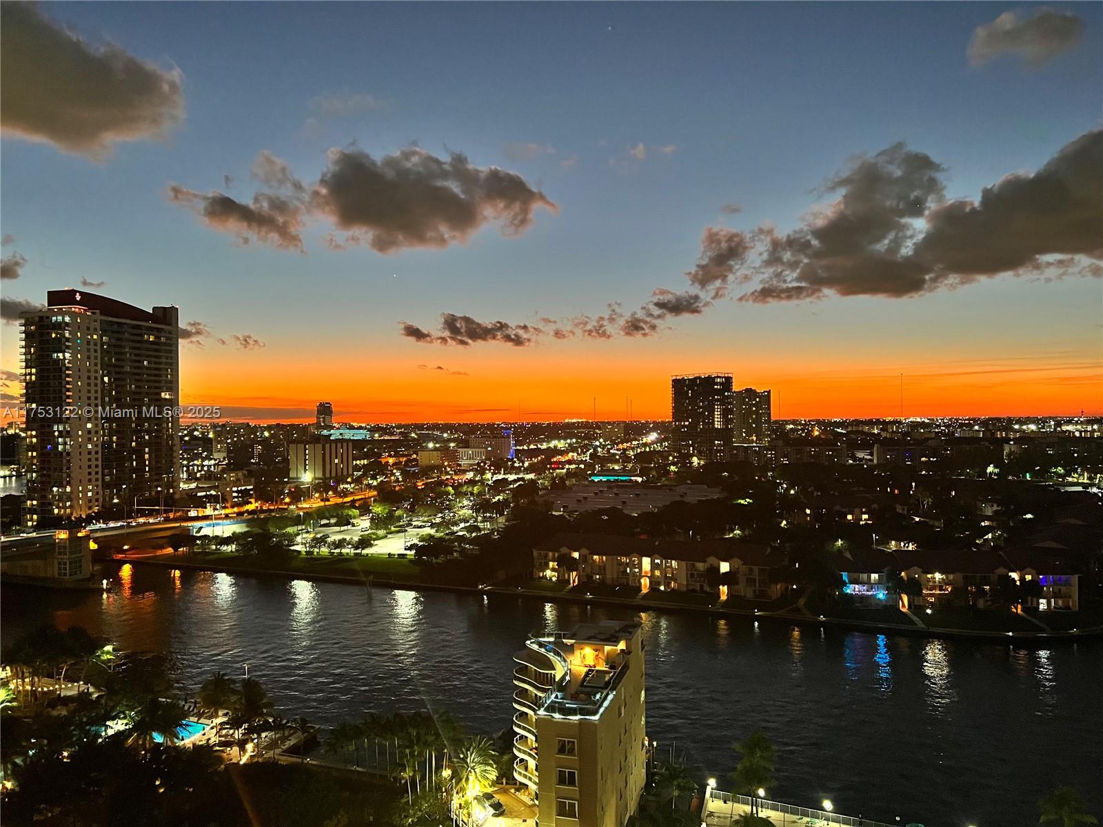 HALLMARK OF HOLLYWOOD CON - Residential