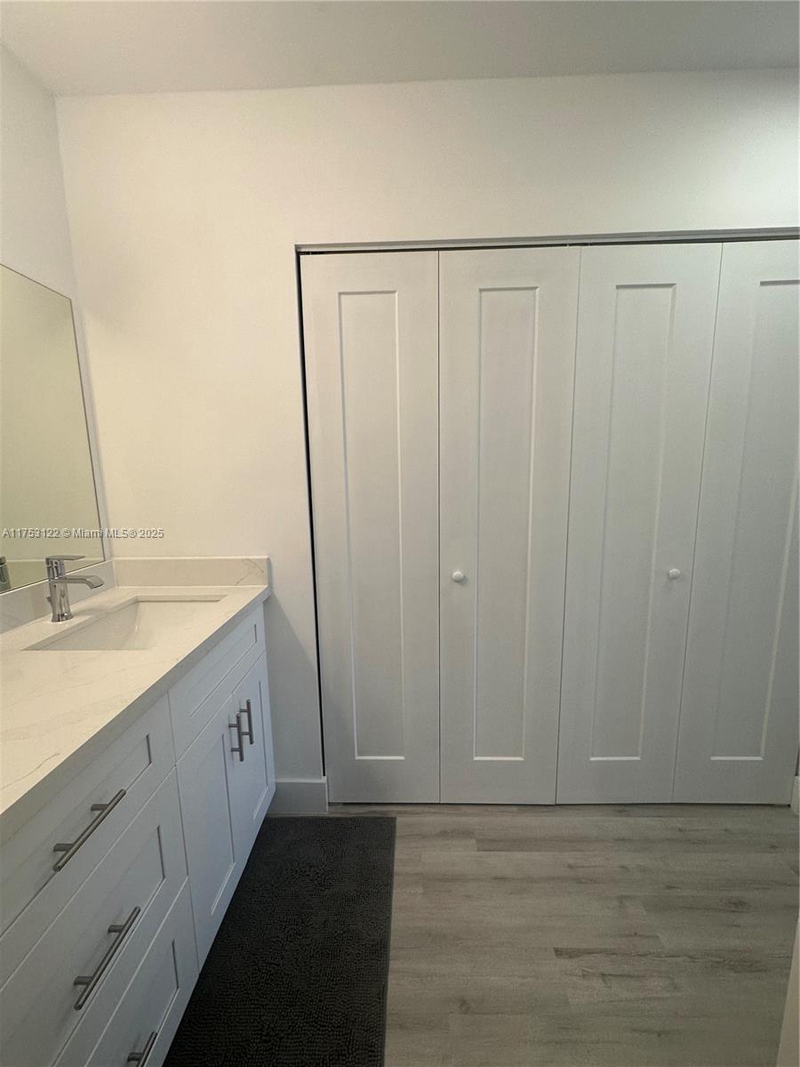 HALLMARK OF HOLLYWOOD CON - Residential