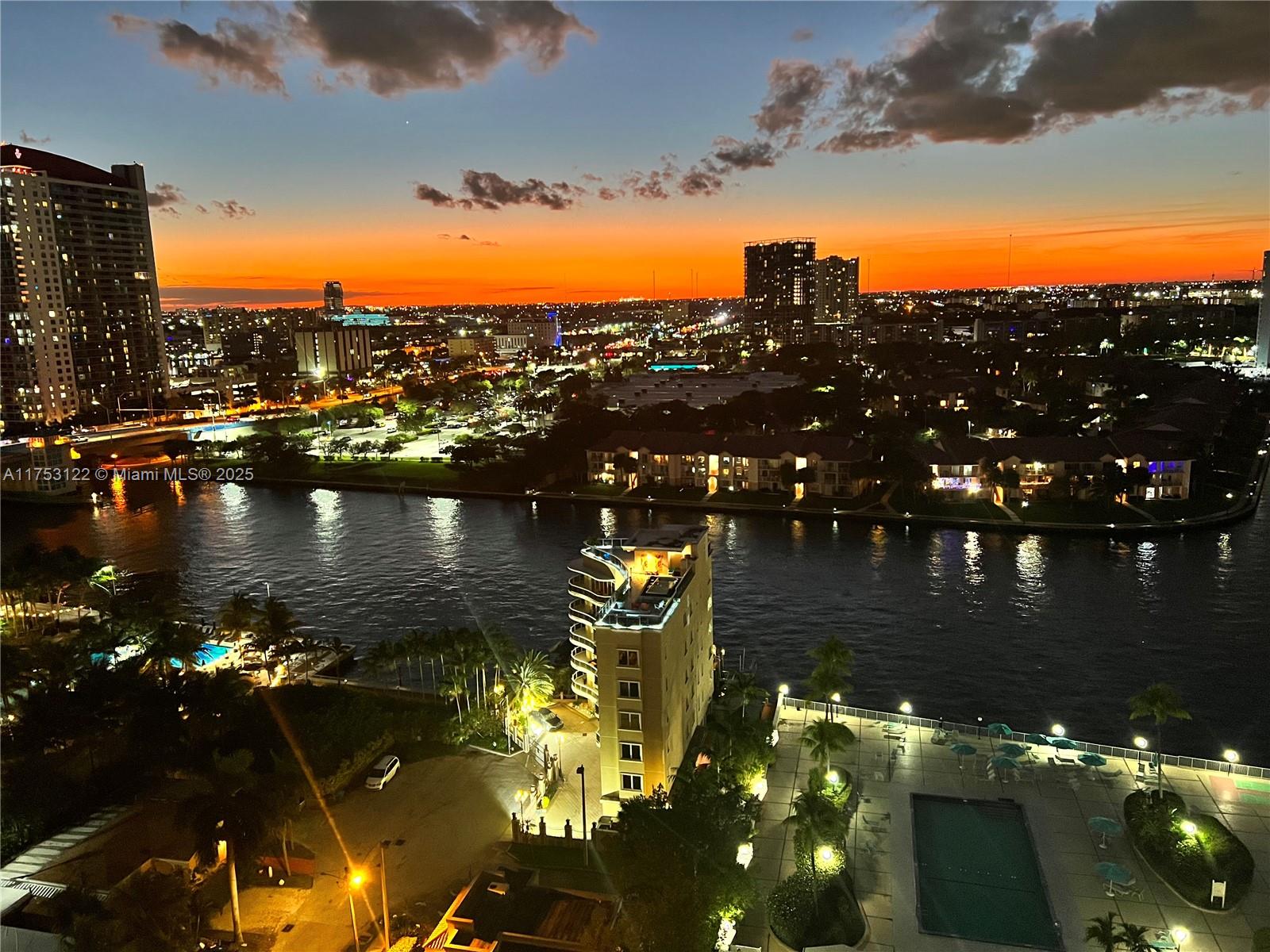 HALLMARK OF HOLLYWOOD CON - Residential