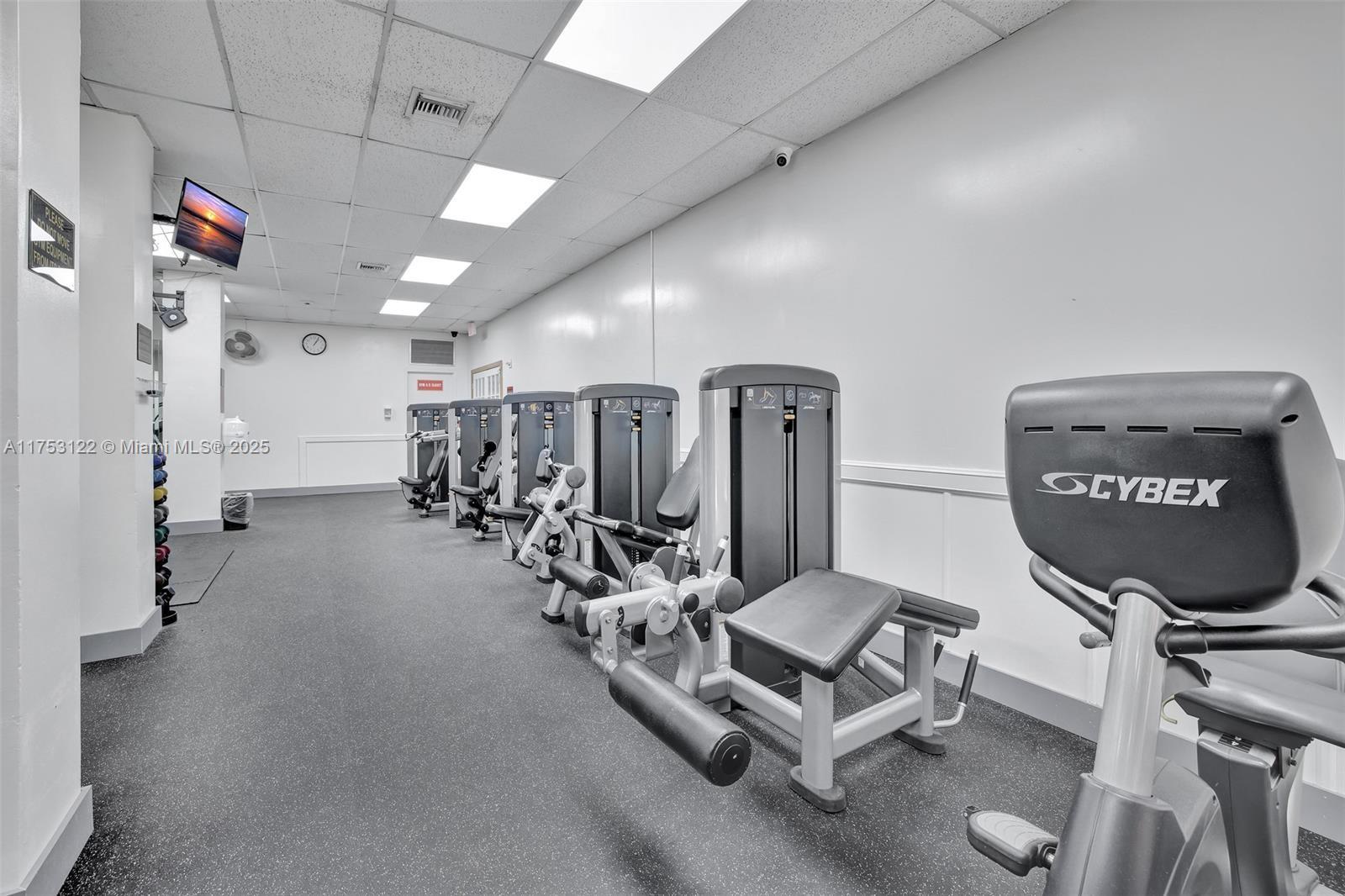 HALLMARK OF HOLLYWOOD CON - Residential