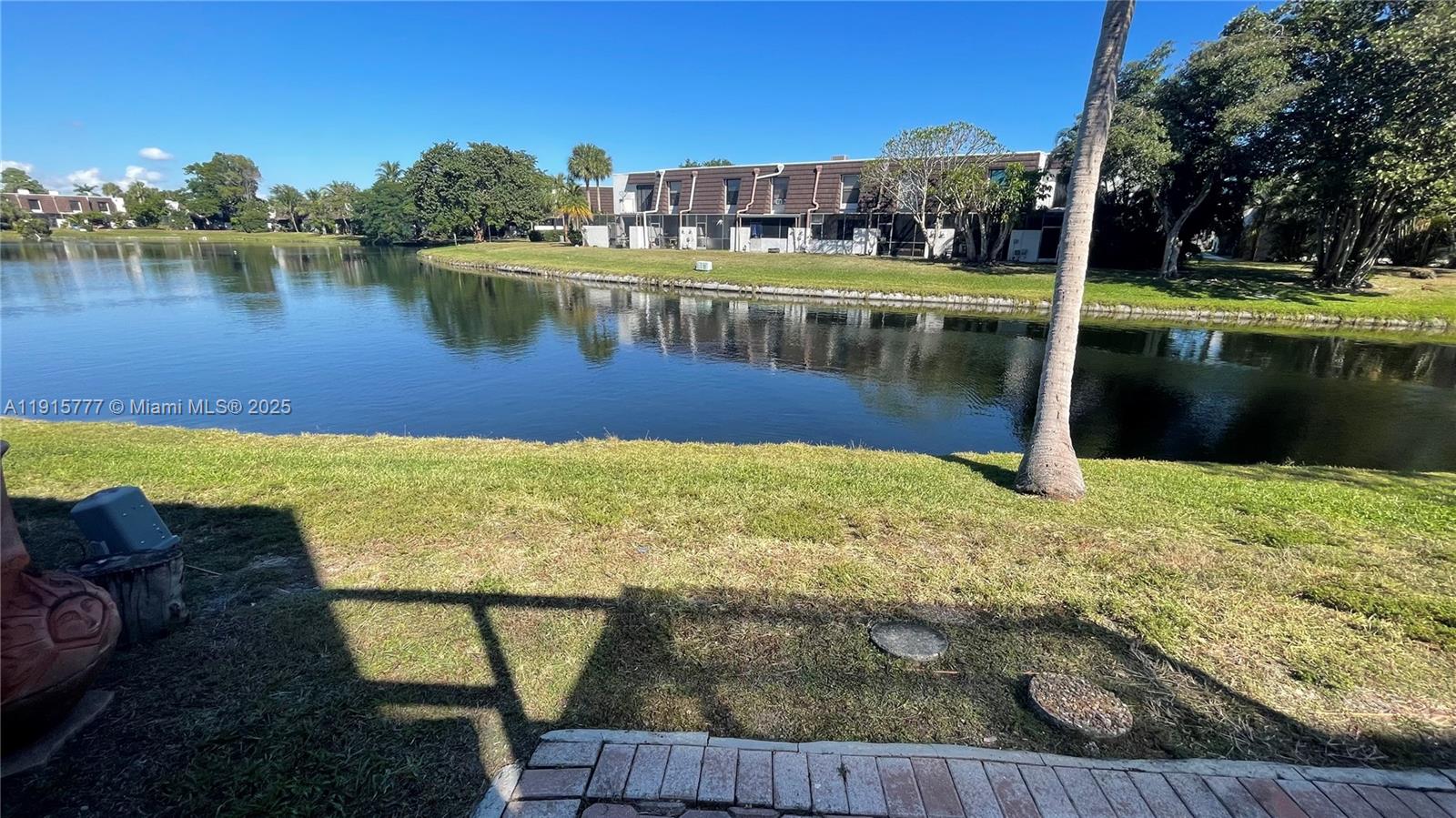 WESTVIEW CONDOMINIUM NO T - Residential Lease