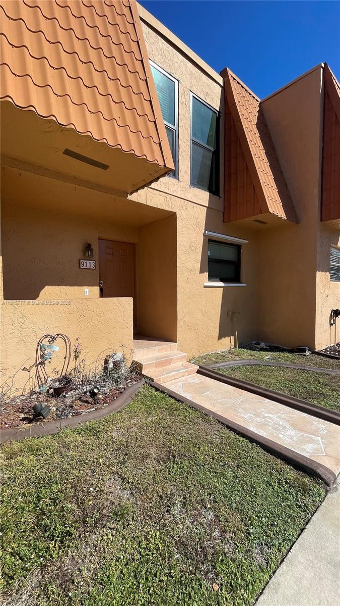 WESTVIEW CONDOMINIUM NO T - Residential Lease