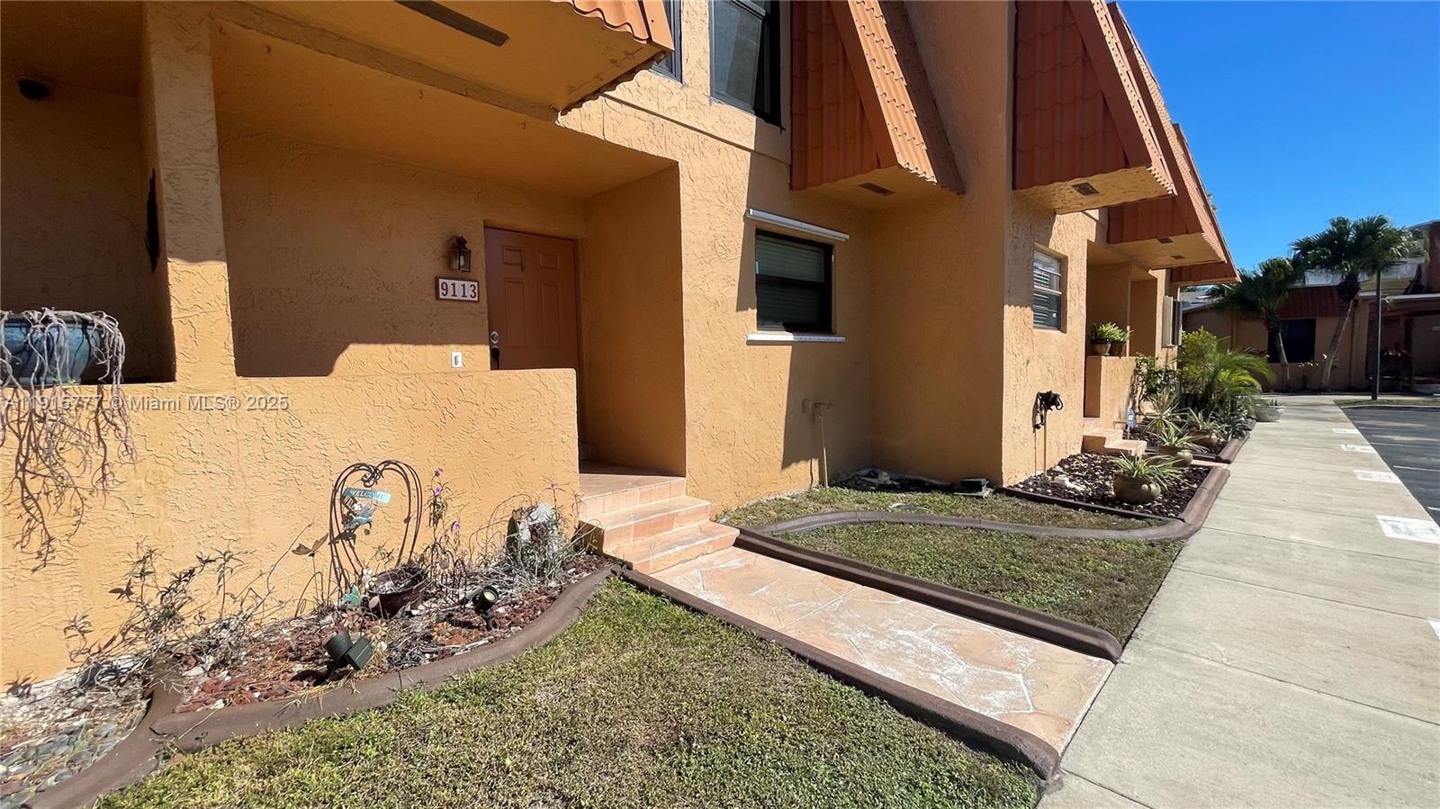 WESTVIEW CONDOMINIUM NO T - Residential Lease