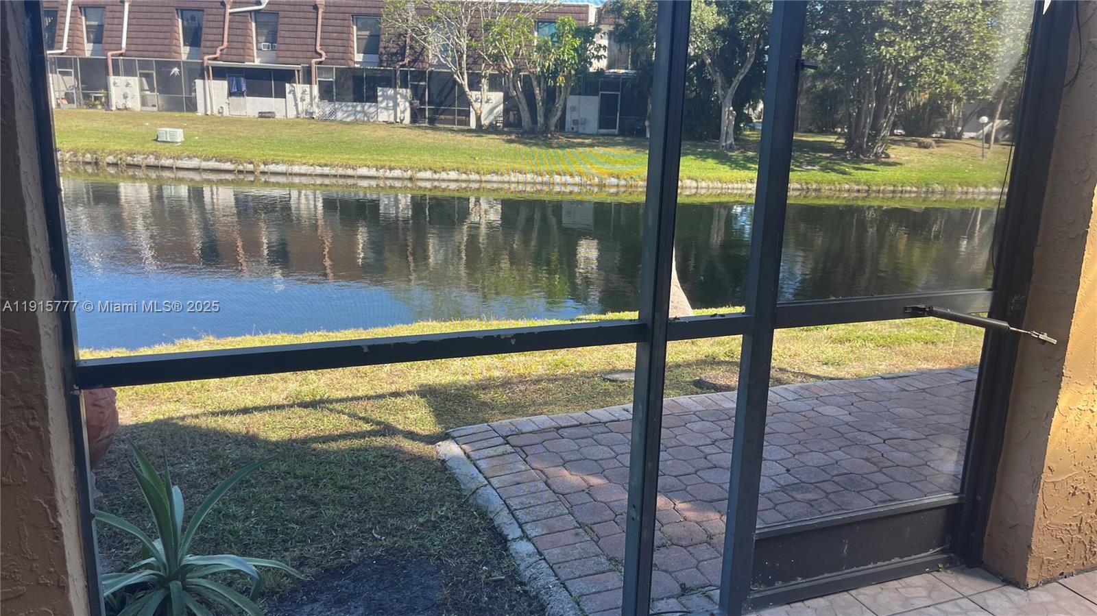 WESTVIEW CONDOMINIUM NO T - Residential Lease