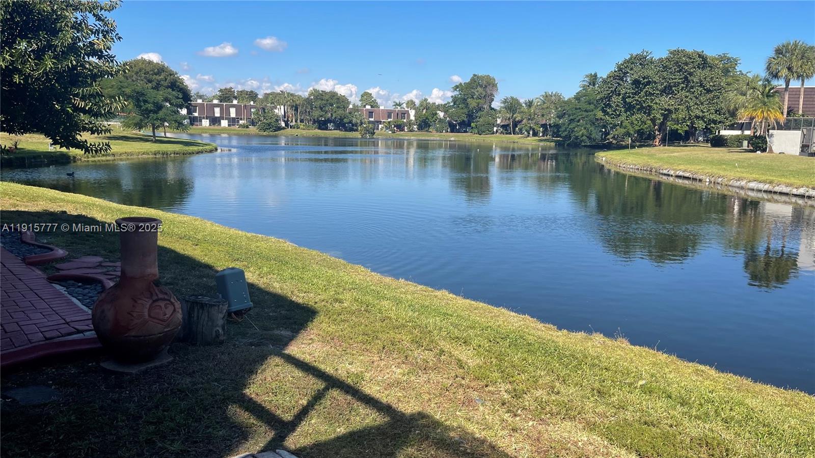 WESTVIEW CONDOMINIUM NO T - Residential Lease