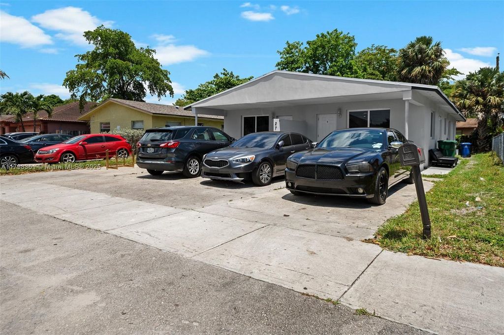 Photo of 2731 NW 14th St, Fort Lauderdale, FL 33311 (MLS # A11798361)