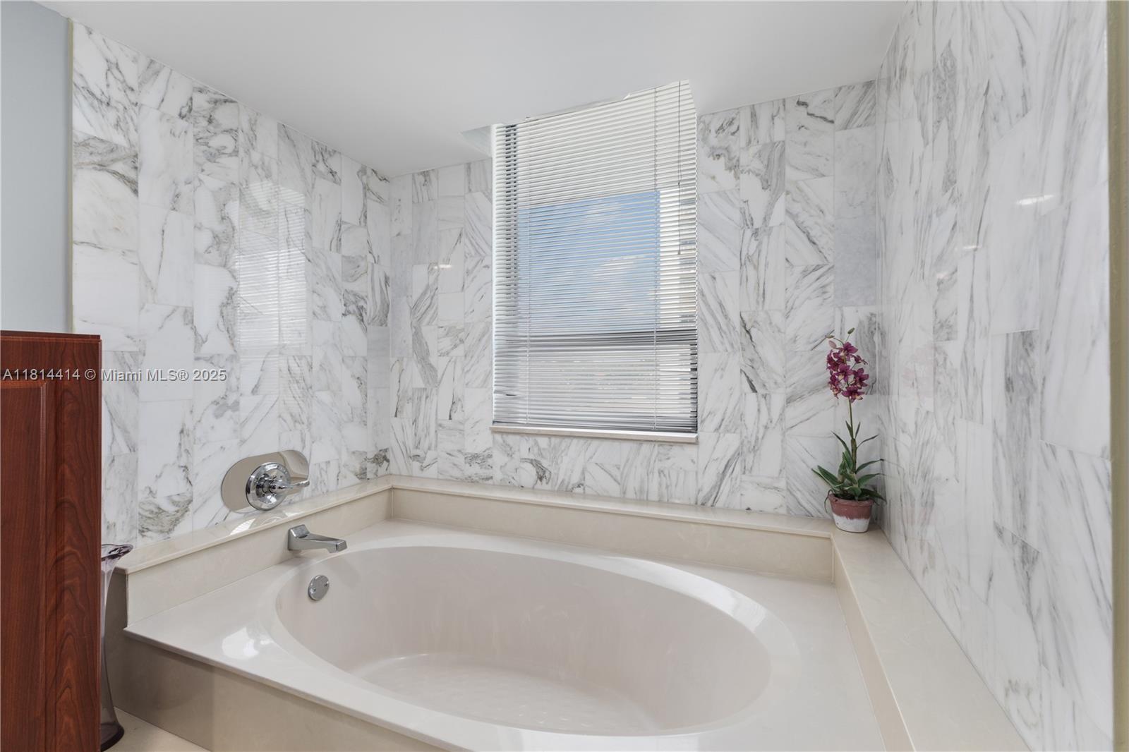 THE SURF CONDO - Residential