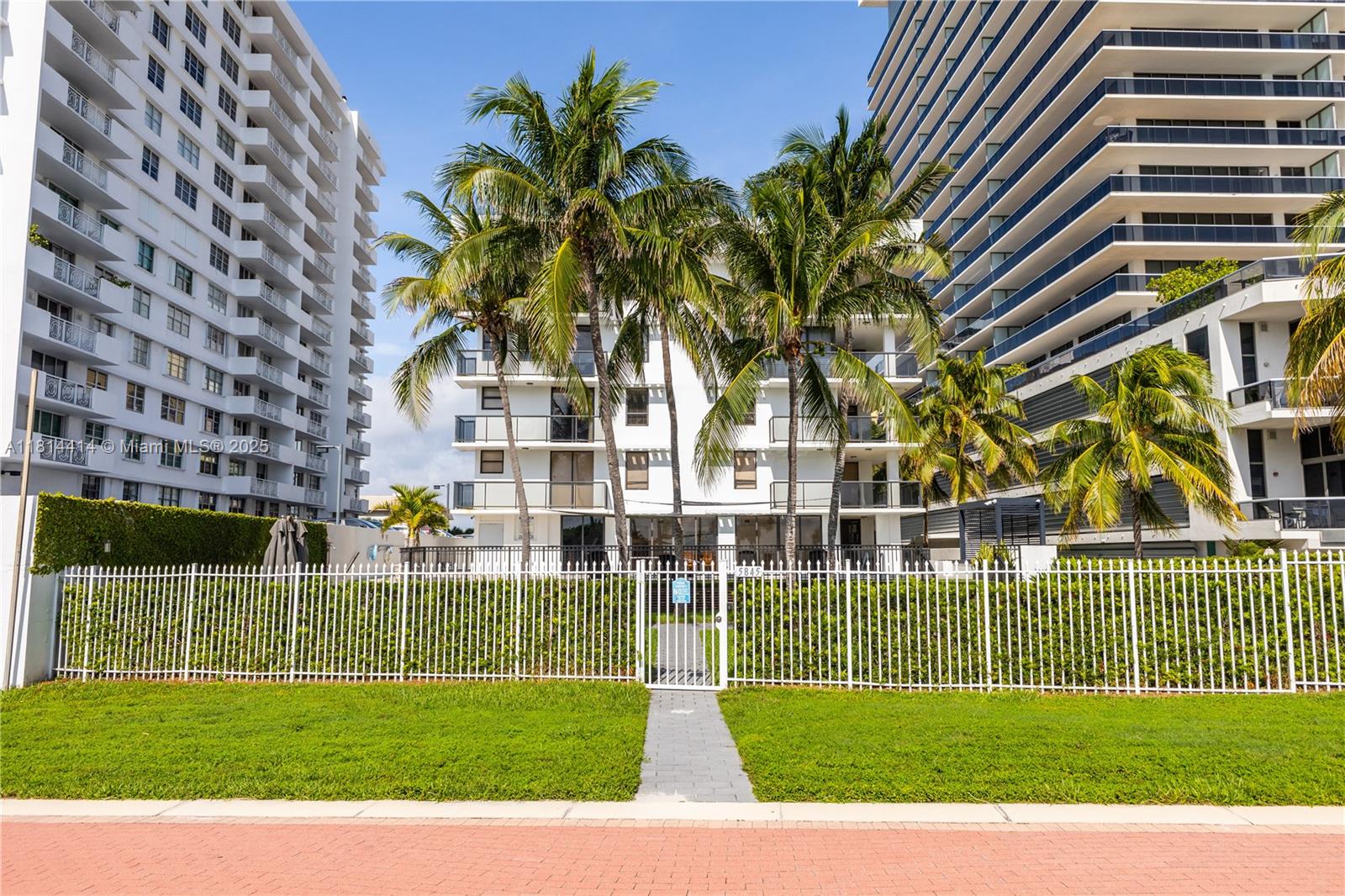 5845 Collins Ave 501