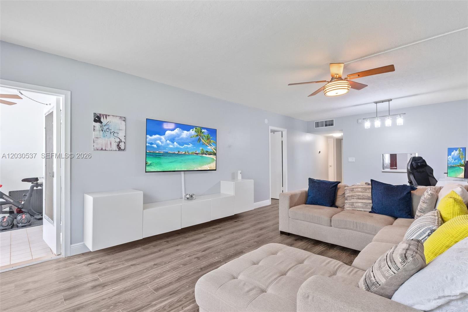 2800 N Palm Aire Dr 405