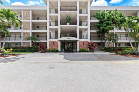 Photo of 2800 N Palm Aire Dr #405, Pompano Beach, FL 33069 (MLS # A12030537)