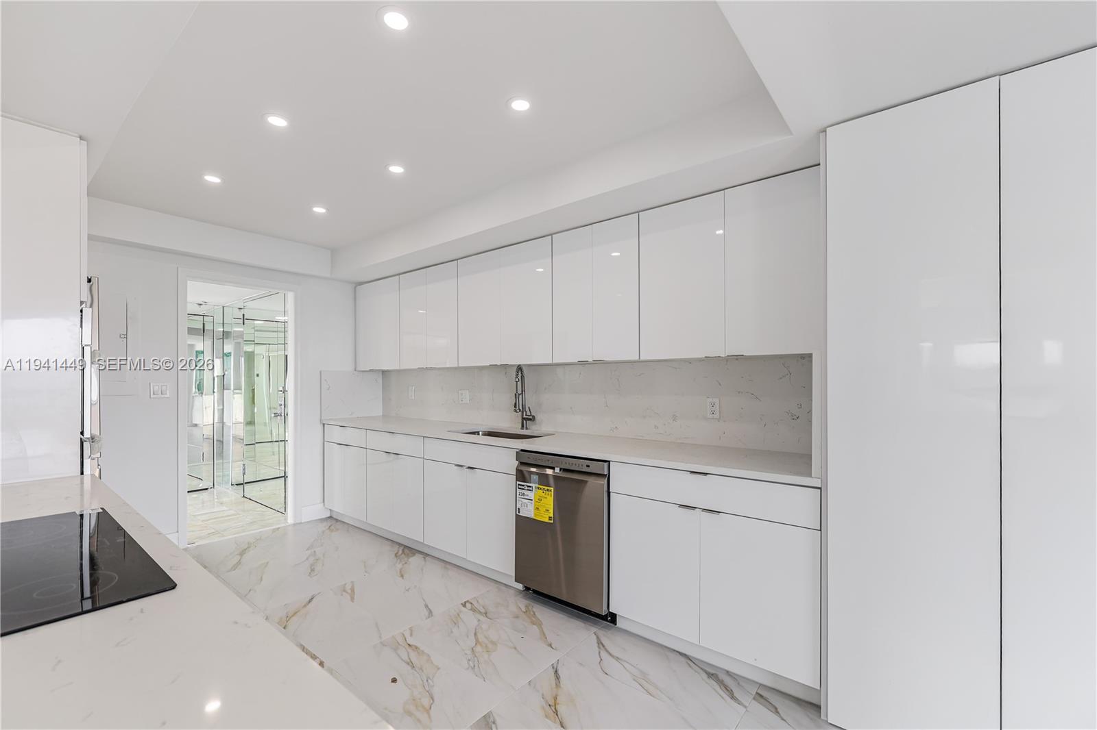 CRICKET CLUB CONDO - Residential