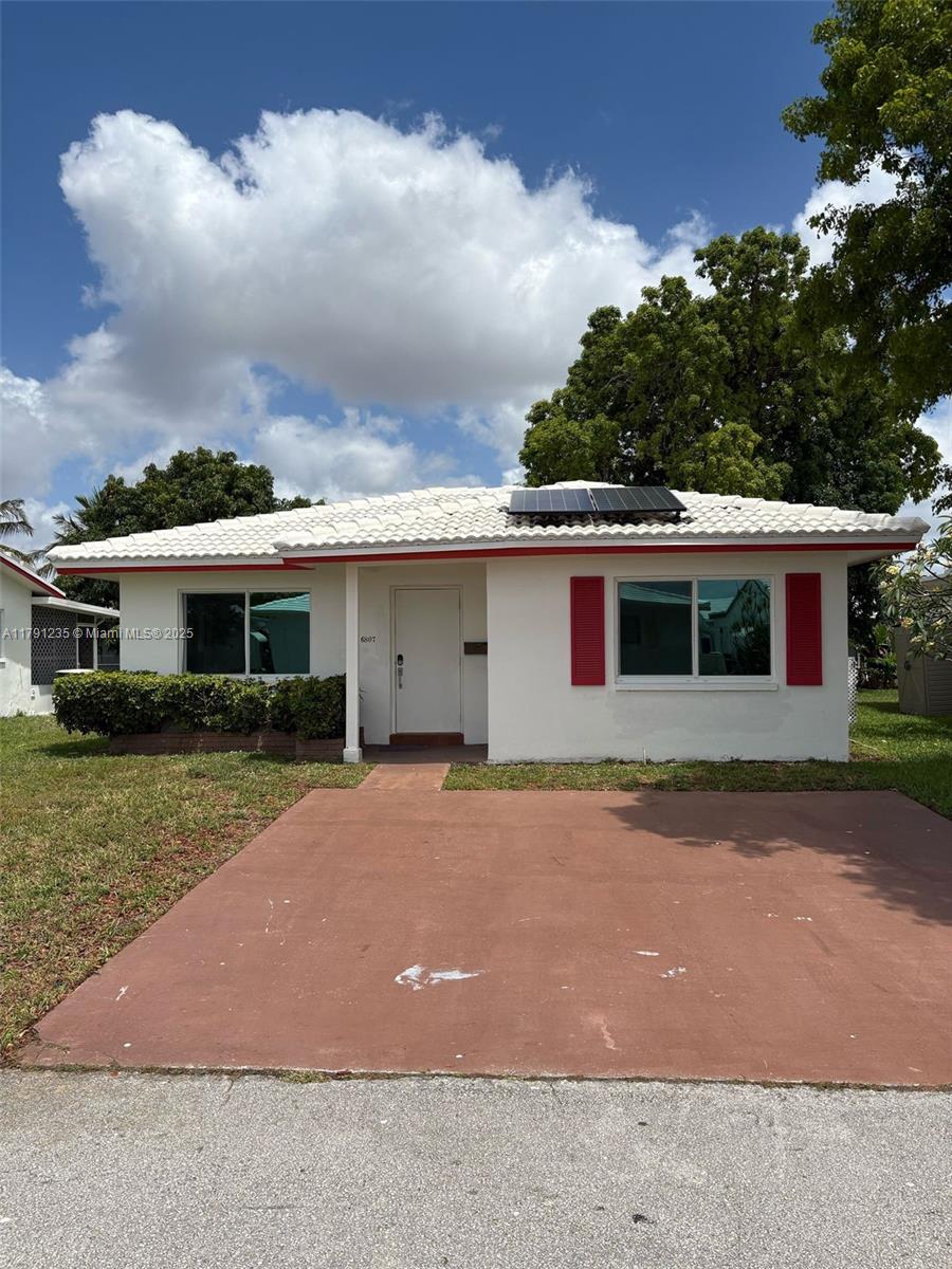 6807 Nw 75th St, Tamarac, Broward County, Florida - 2 Bedrooms  
1 Bathrooms - 