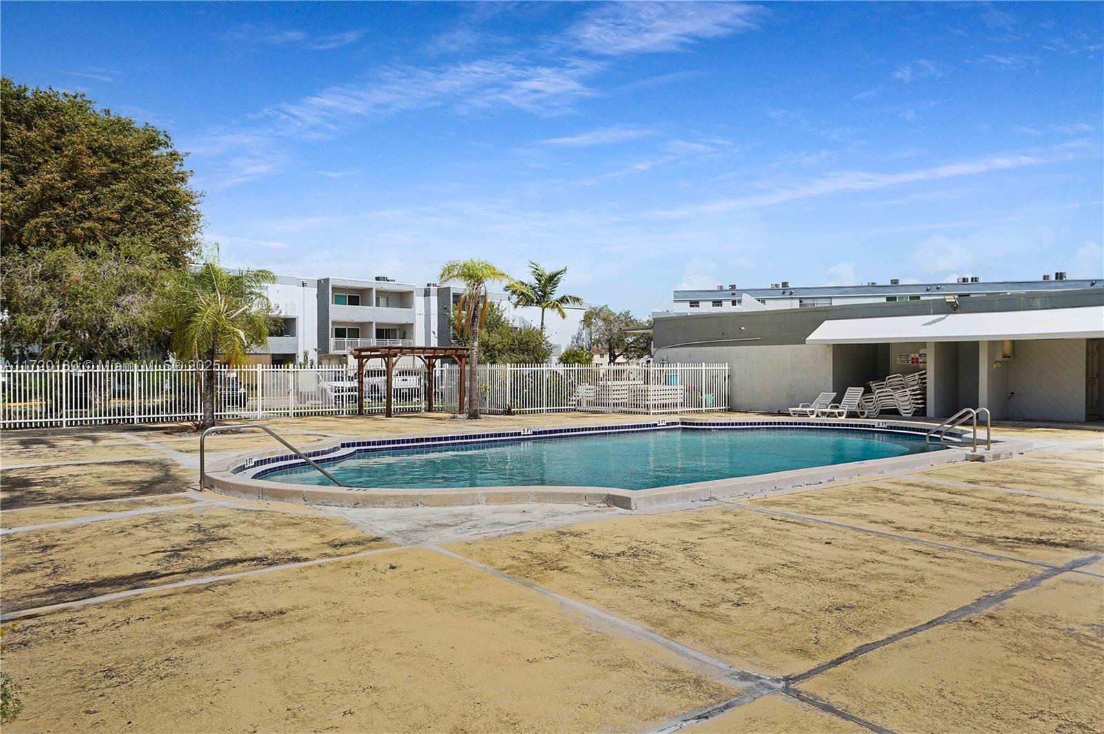 THE BEACH CLUB FONTAINEBL - Residential