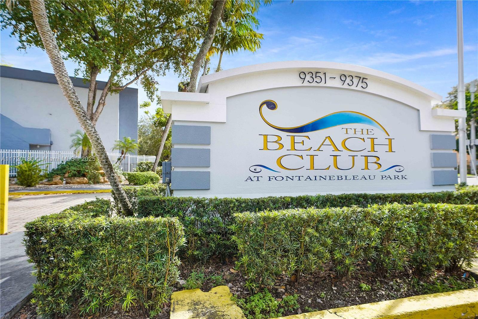 THE BEACH CLUB FONTAINEBL - Residential