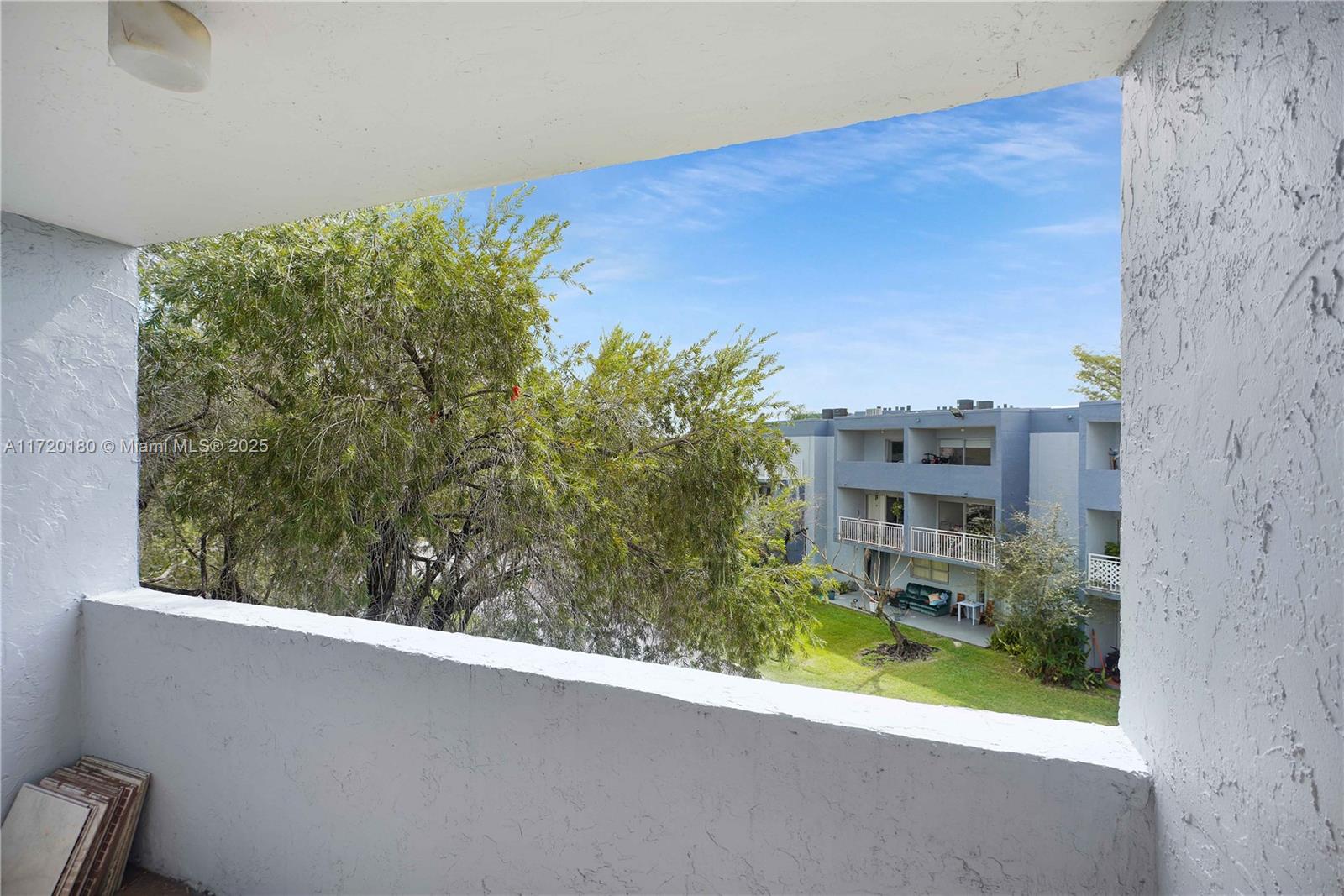 THE BEACH CLUB FONTAINEBL - Residential