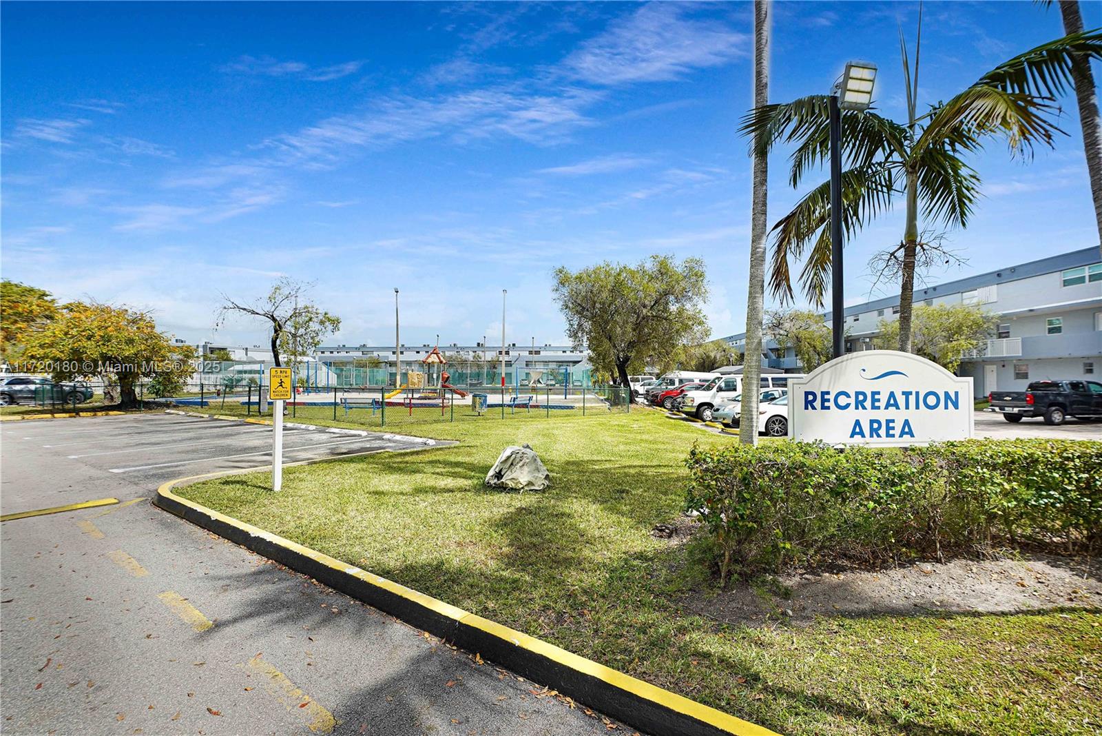 THE BEACH CLUB FONTAINEBL - Residential