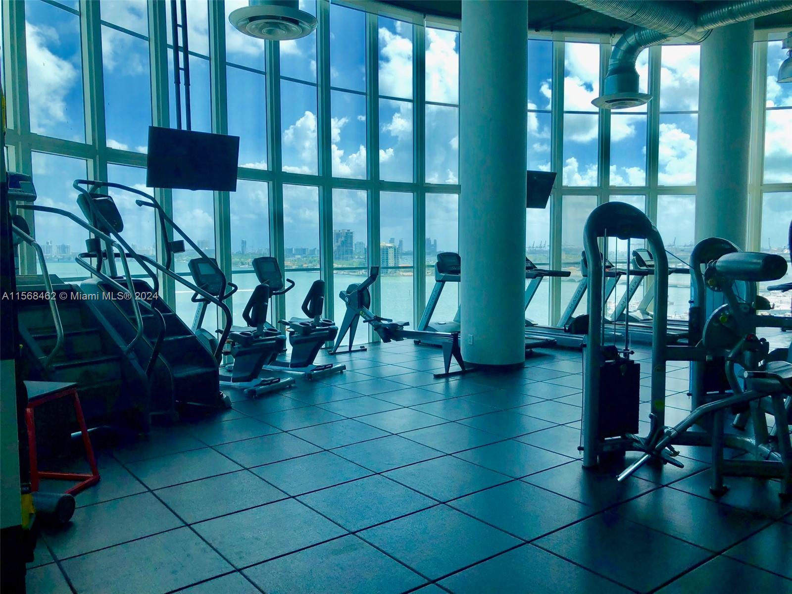 1800 CLUB CONDO - Residential Lease