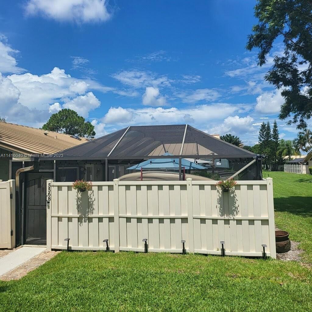 Photo of 5568 Golden Eagle Cir #5568, Palm Beach Gardens, FL 33418 (MLS # A11416040)