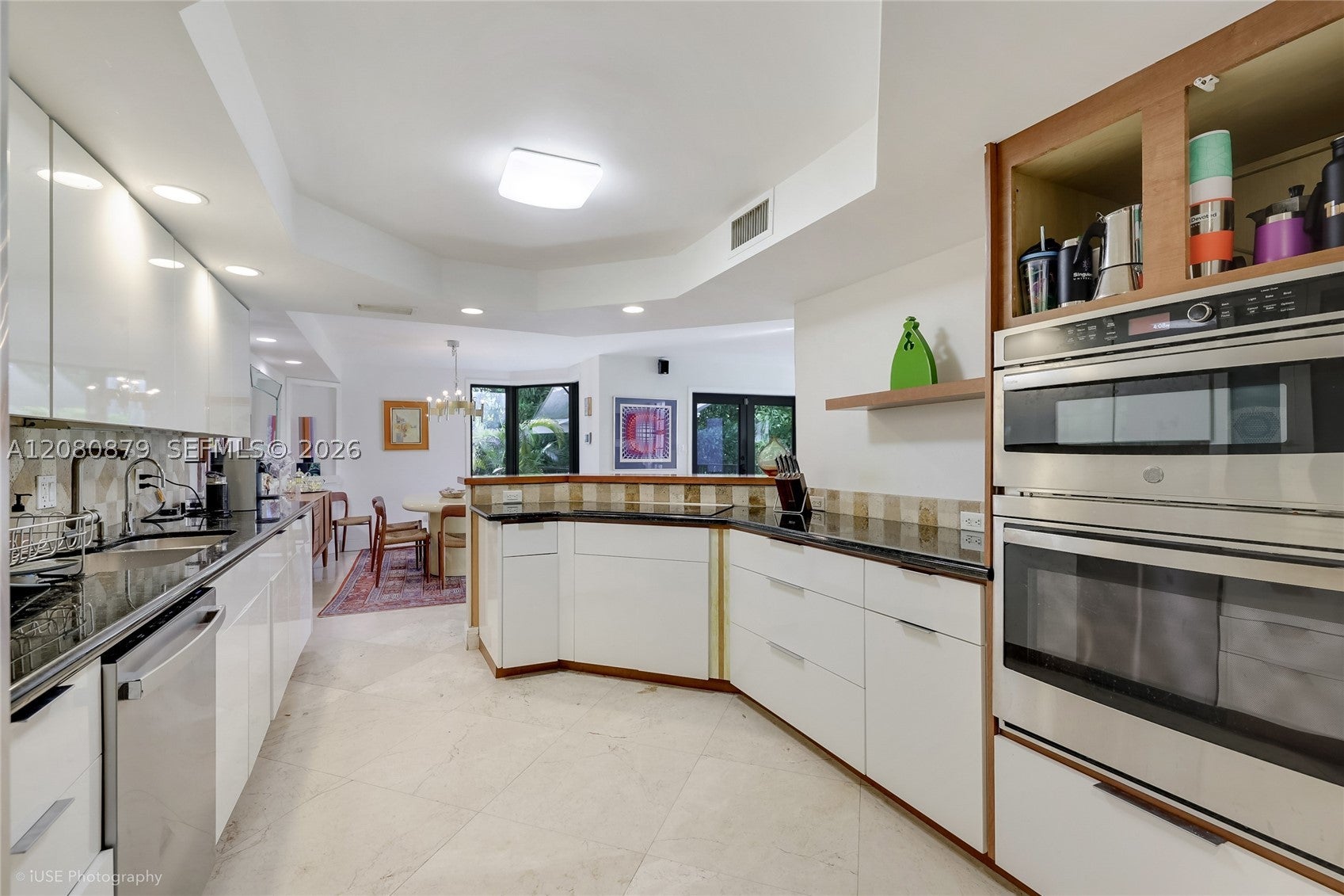 596 Fernwood Rd B