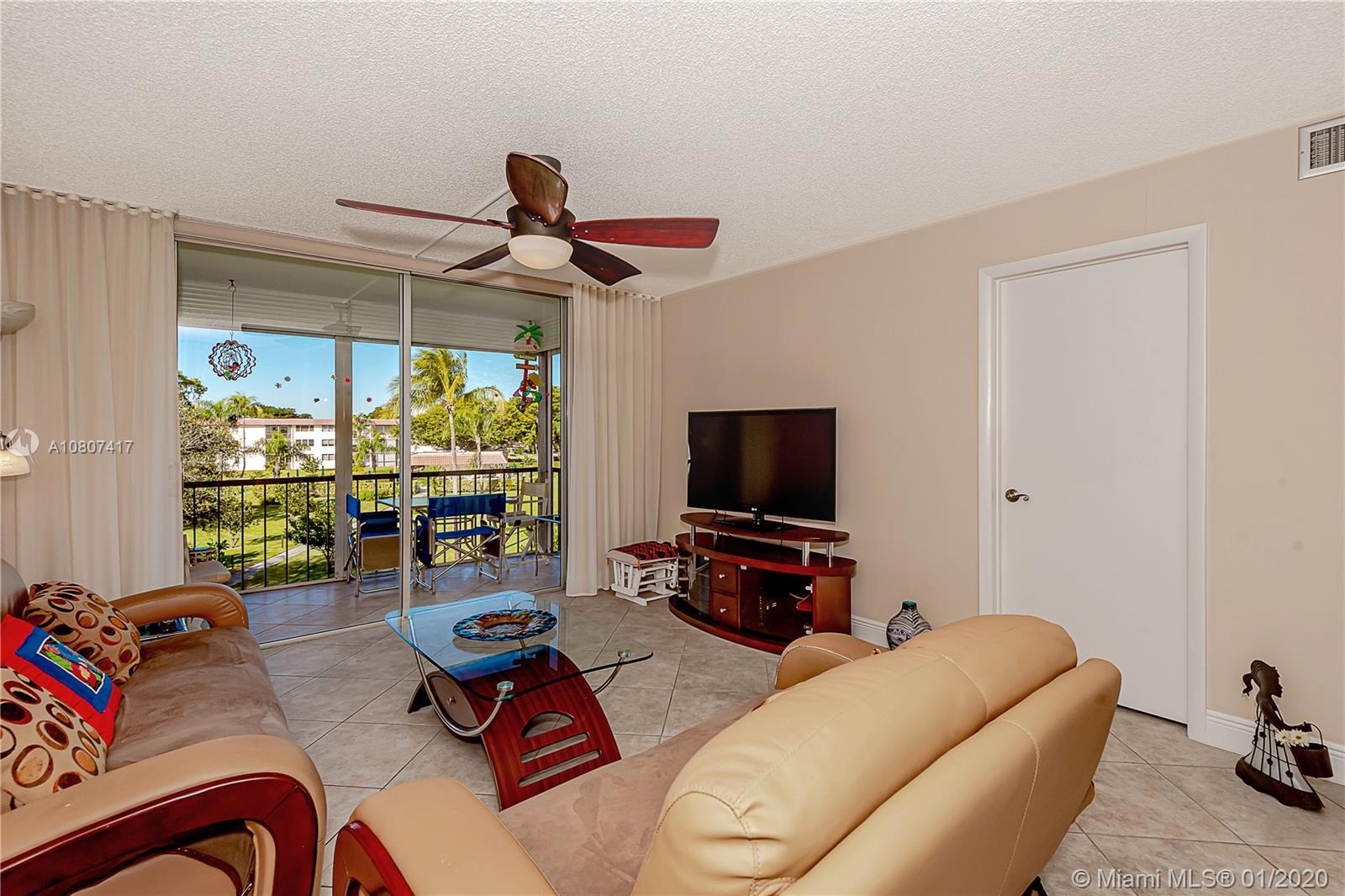 HOLLYBROOK GOLF & TENNIS - Residential