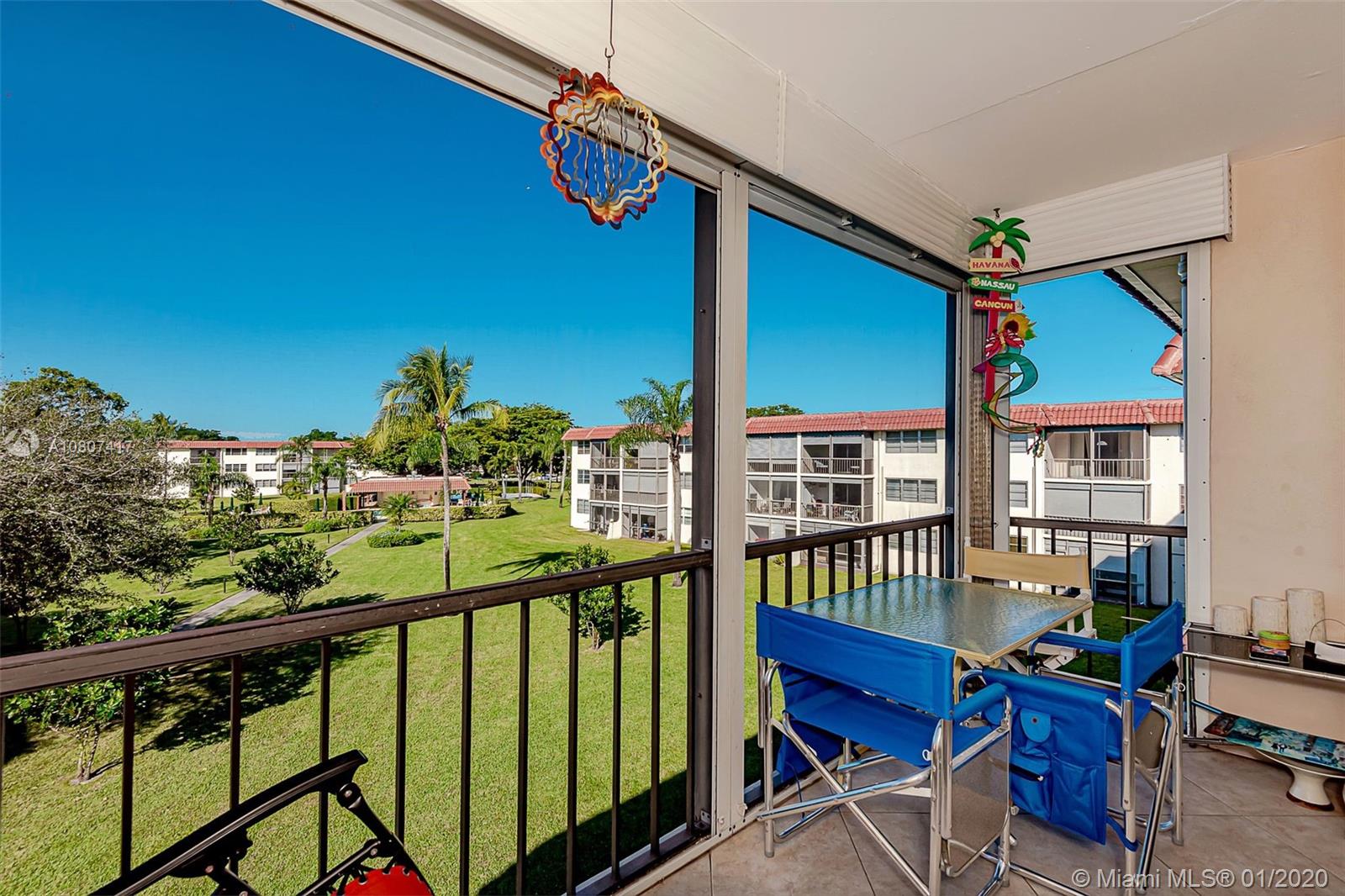 HOLLYBROOK GOLF & TENNIS - Residential