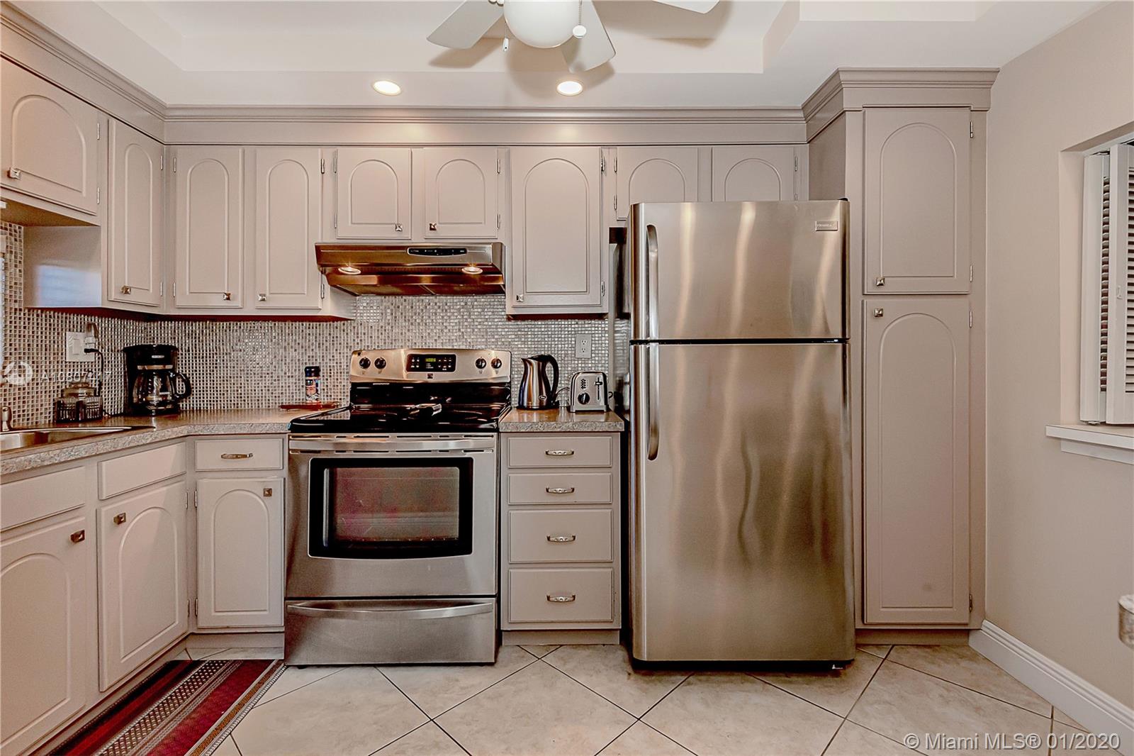 HOLLYBROOK GOLF & TENNIS - Residential