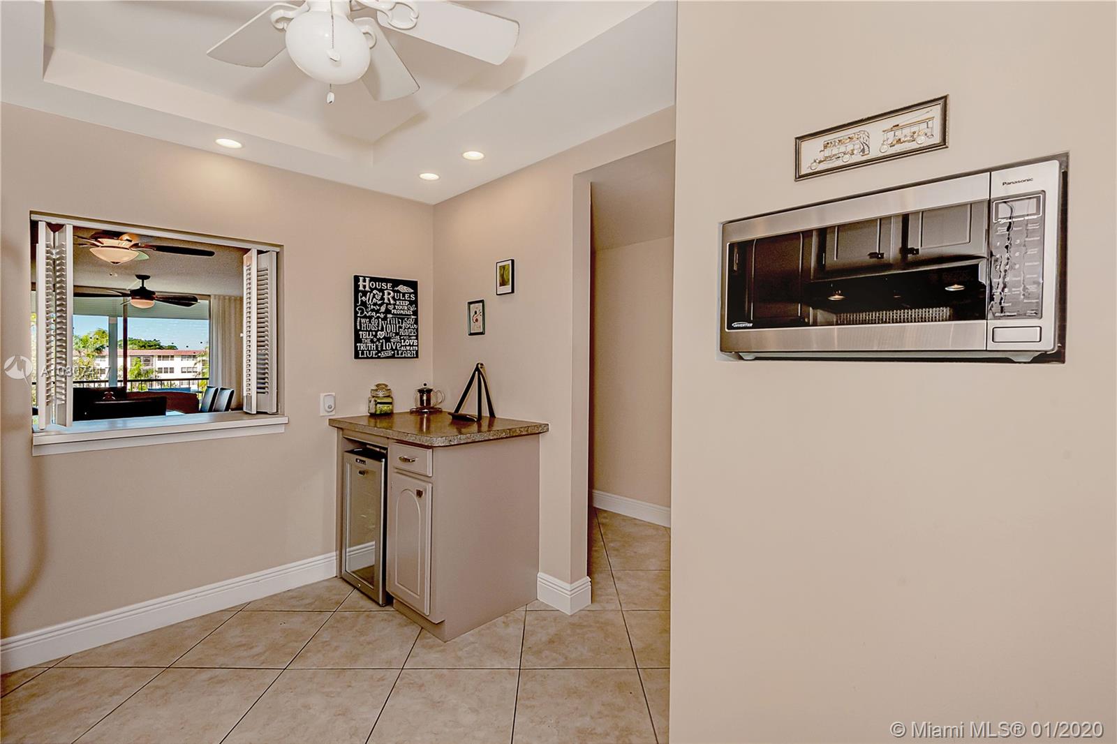 HOLLYBROOK GOLF & TENNIS - Residential