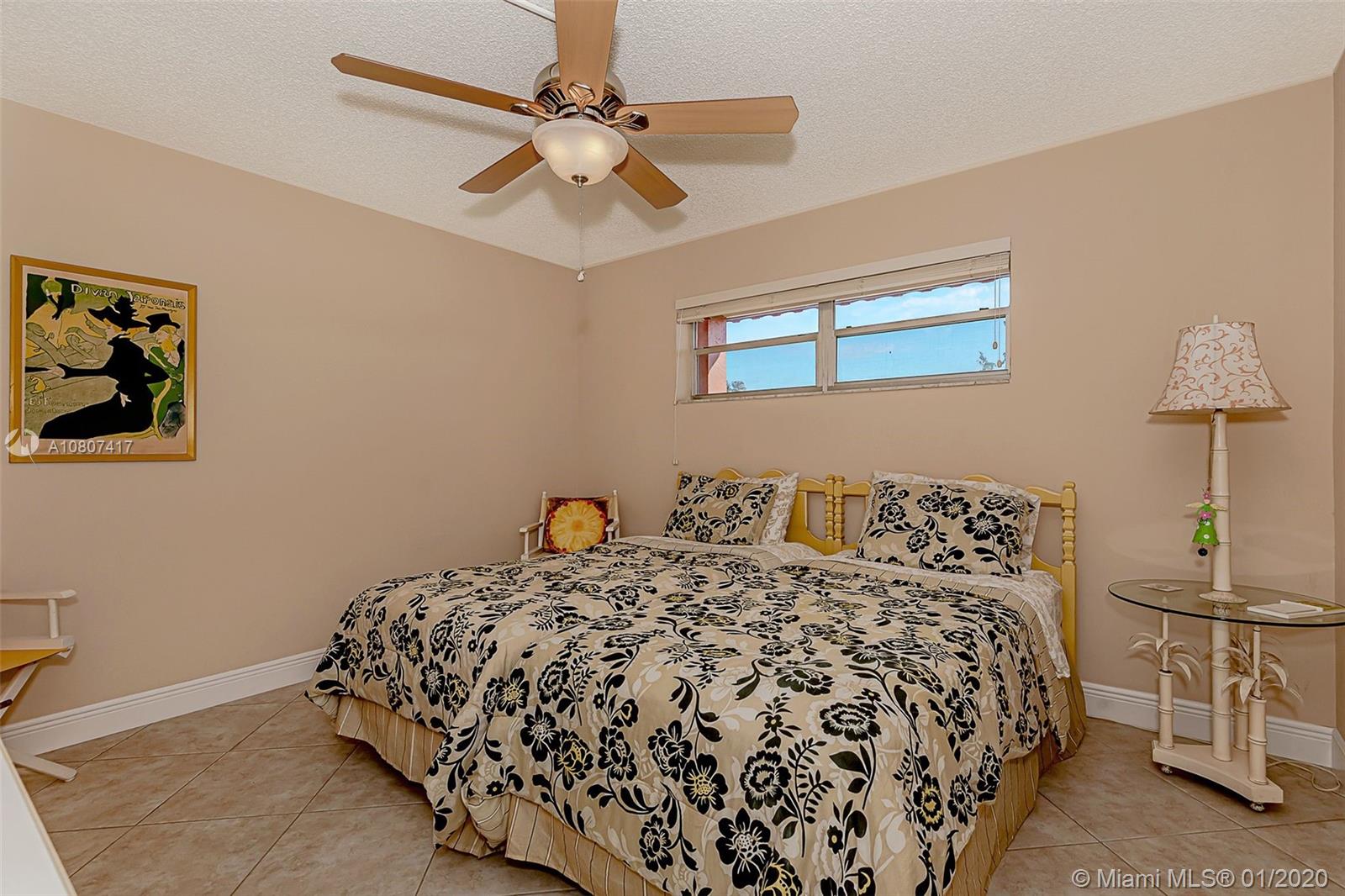 HOLLYBROOK GOLF & TENNIS - Residential