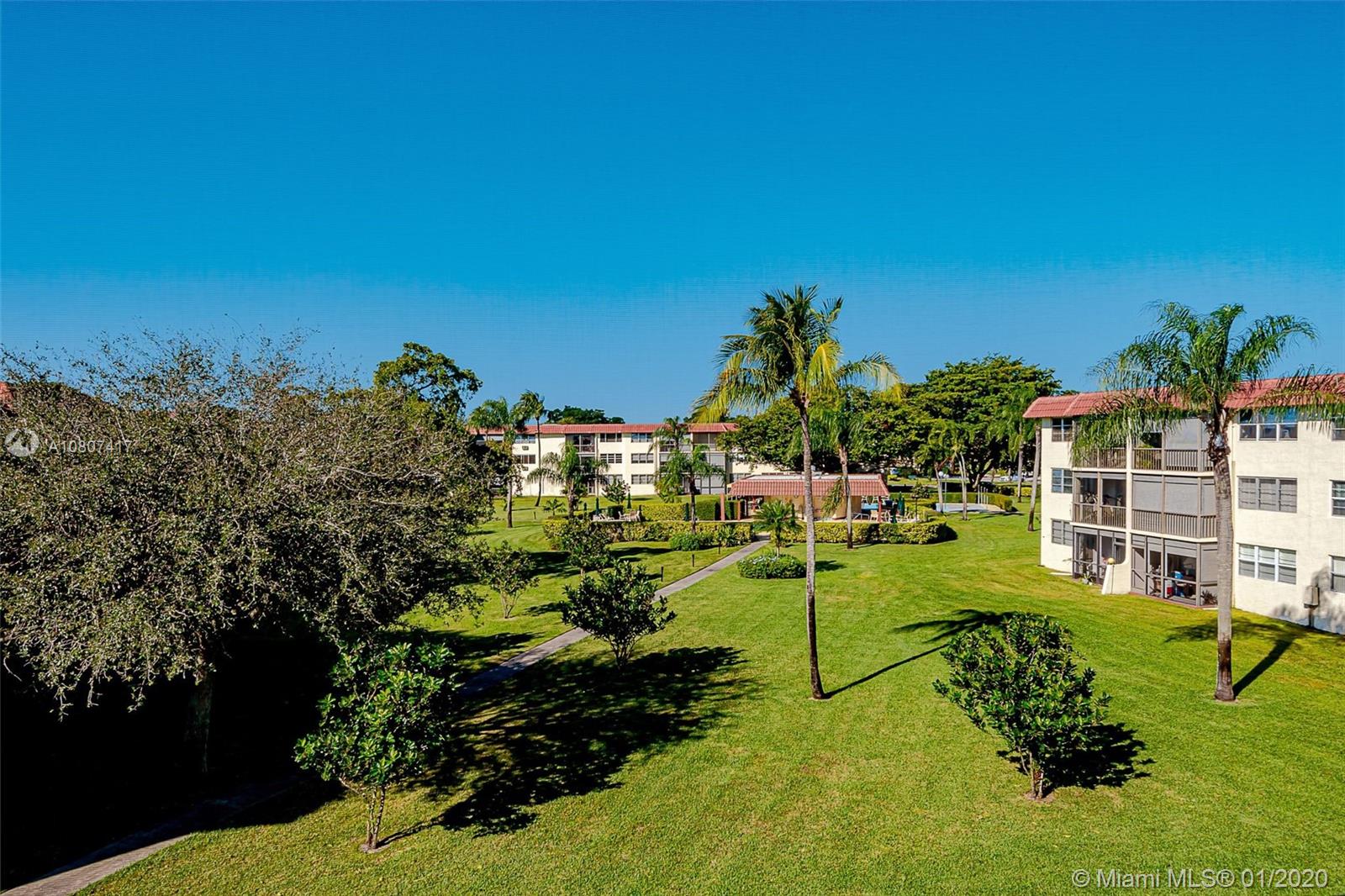 HOLLYBROOK GOLF & TENNIS - Residential