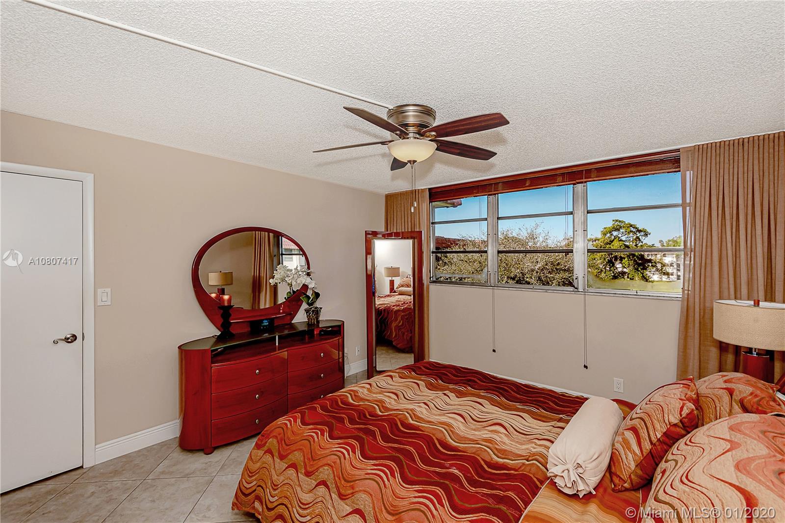 HOLLYBROOK GOLF & TENNIS - Residential