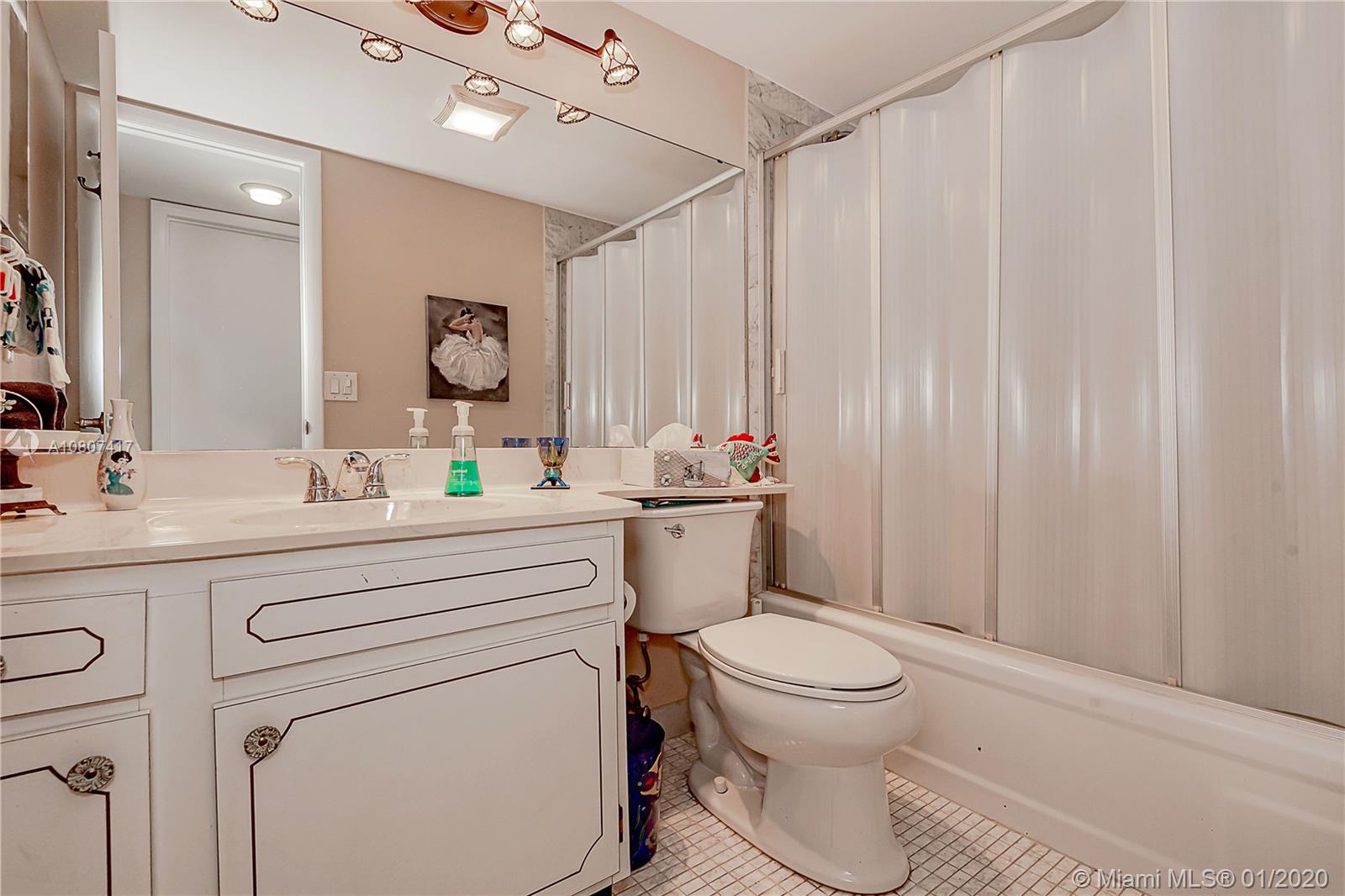 HOLLYBROOK GOLF & TENNIS - Residential