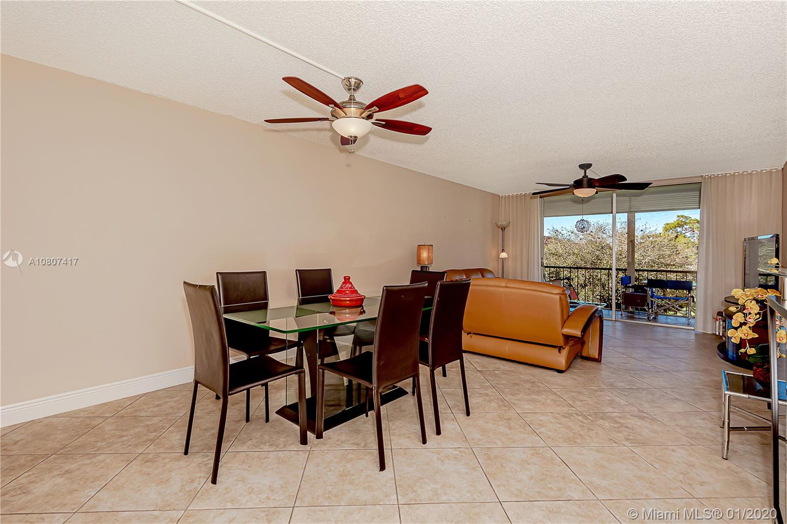 HOLLYBROOK GOLF & TENNIS - Residential