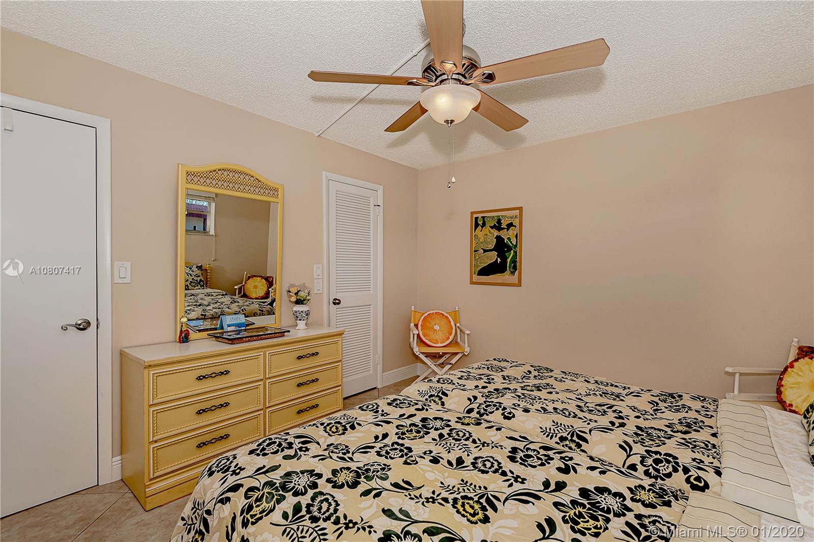 HOLLYBROOK GOLF & TENNIS - Residential