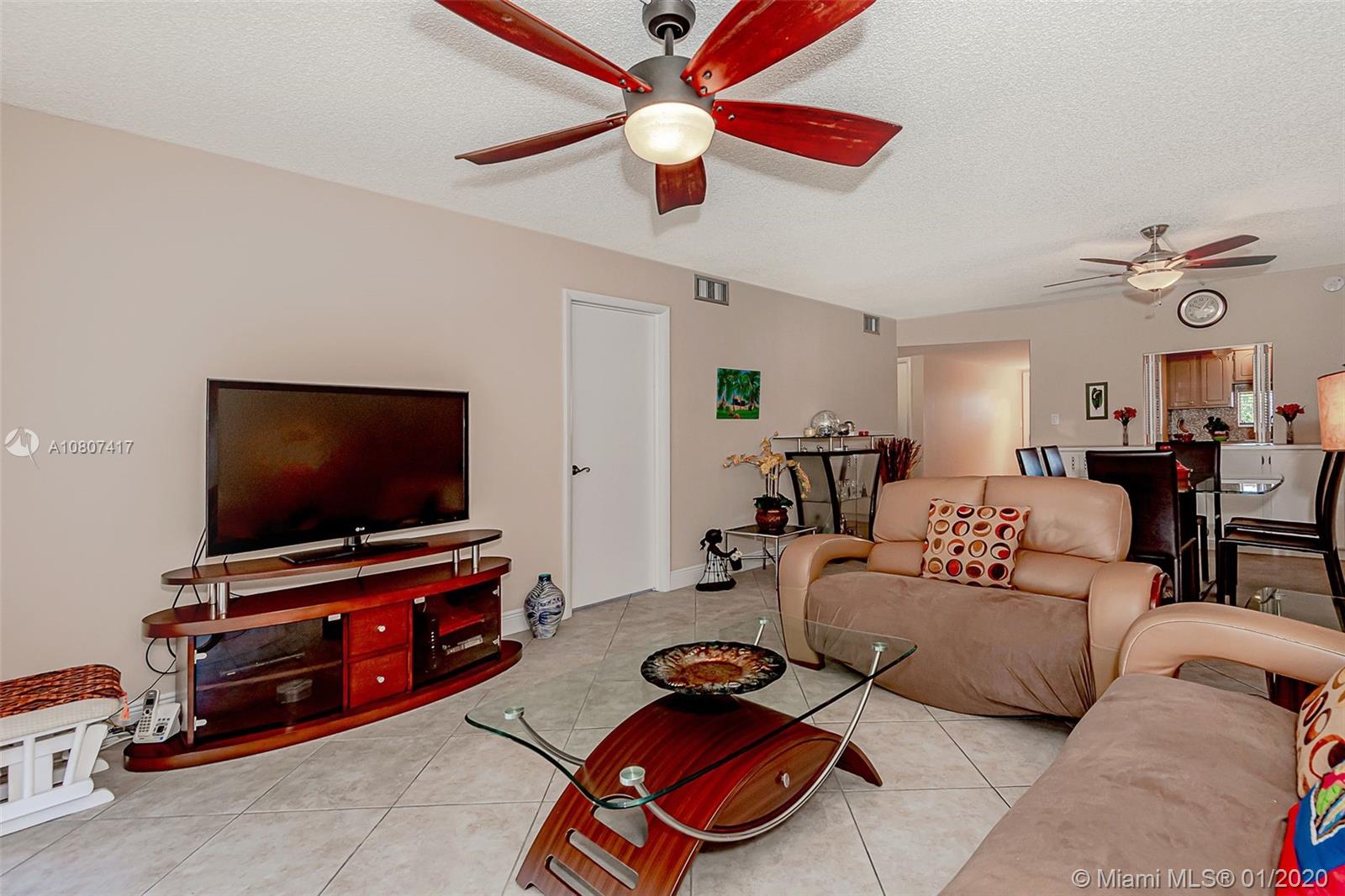 HOLLYBROOK GOLF & TENNIS - Residential