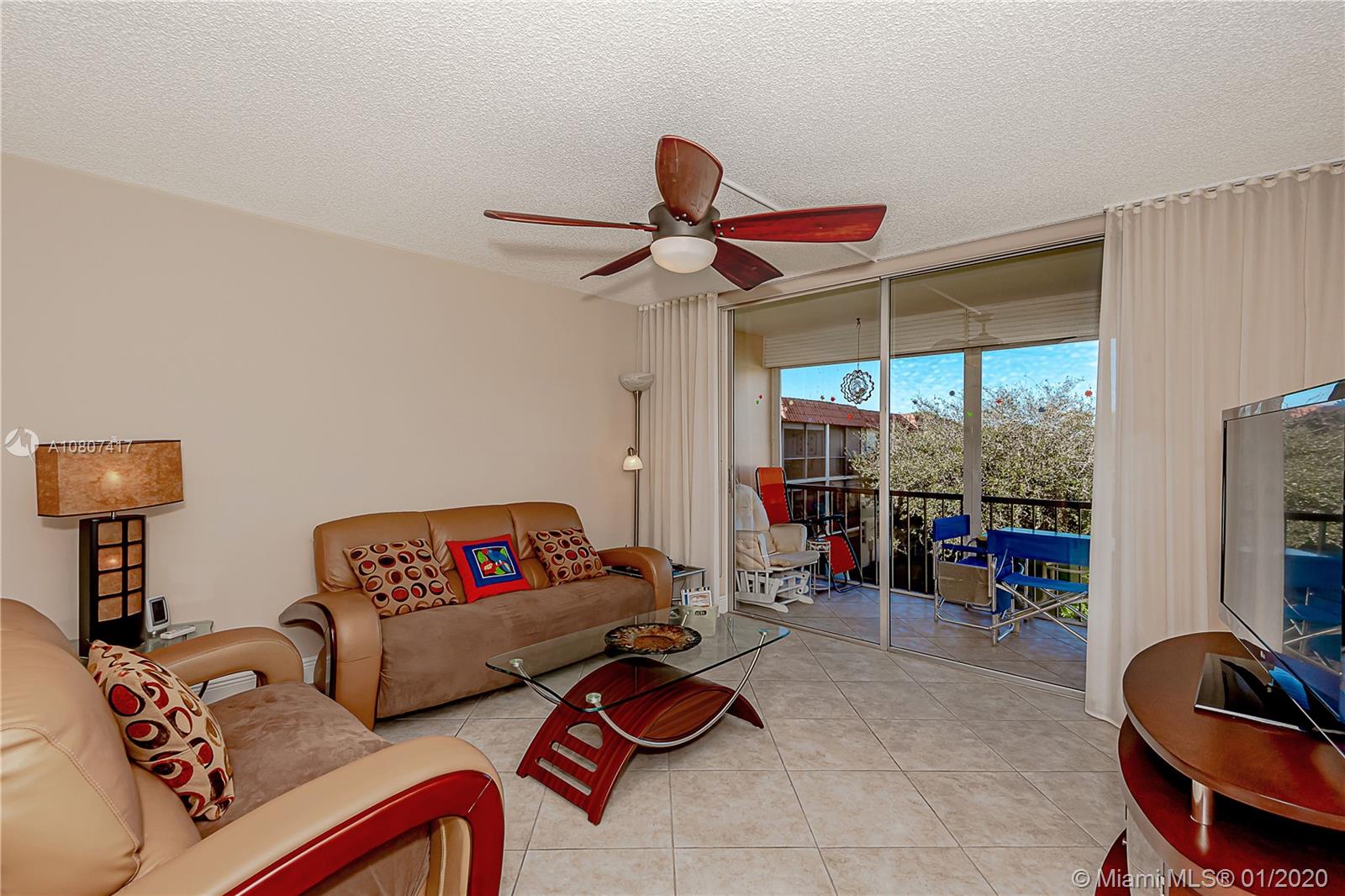 HOLLYBROOK GOLF & TENNIS - Residential