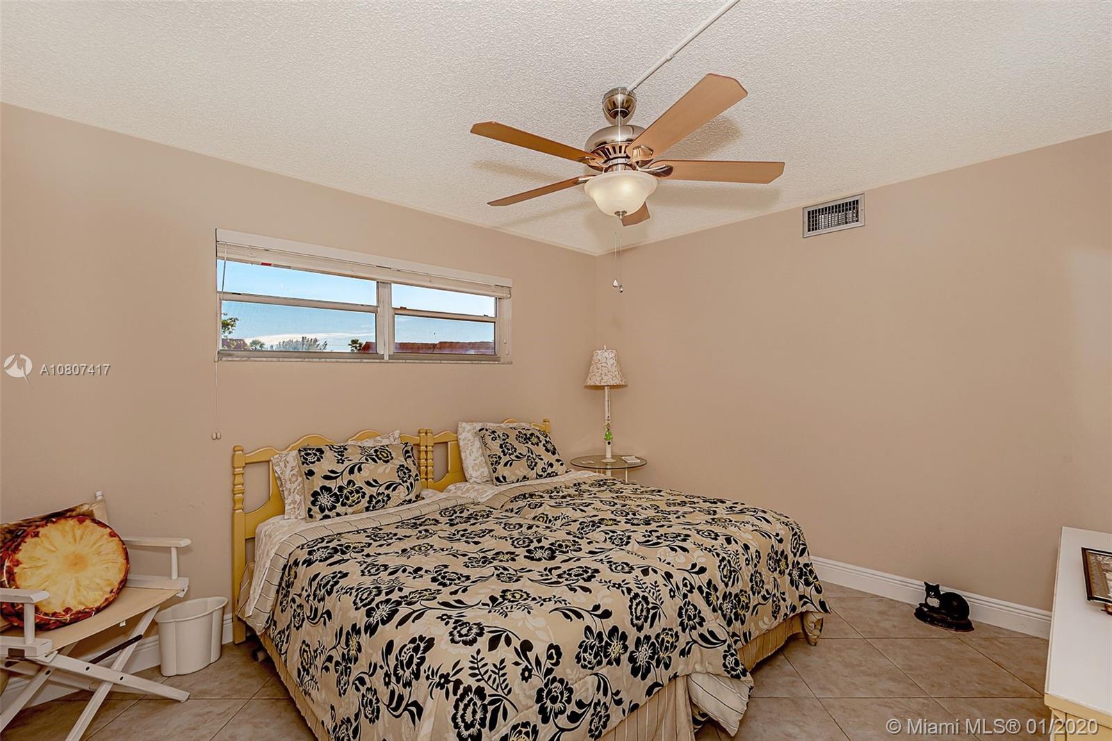 HOLLYBROOK GOLF & TENNIS - Residential