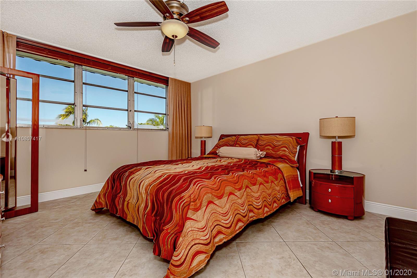 HOLLYBROOK GOLF & TENNIS - Residential