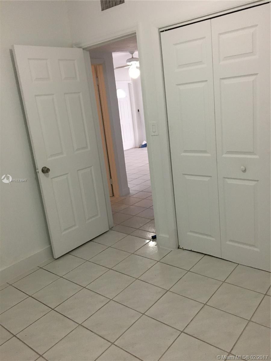 Hollywood Suburbs 2 35-11 - Residential Lease