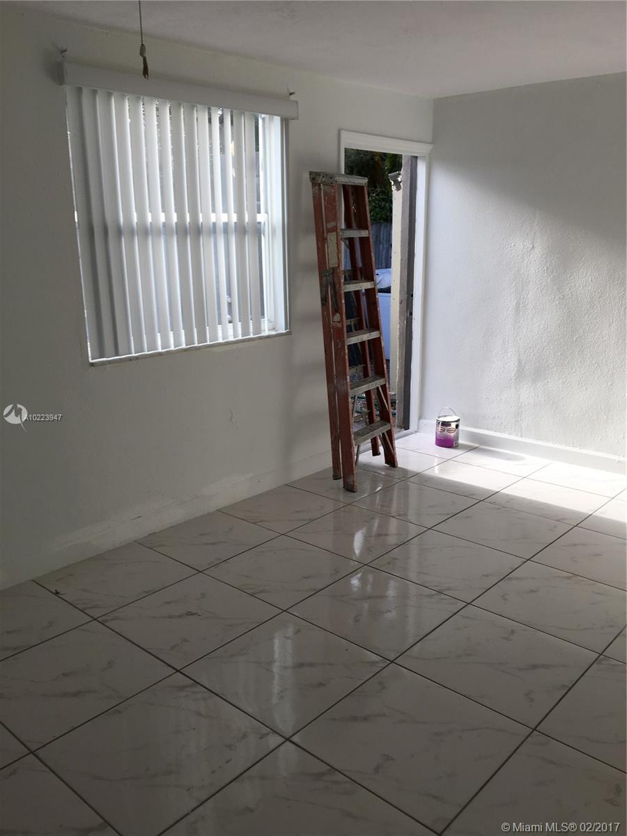 Hollywood Suburbs 2 35-11 - Residential Lease