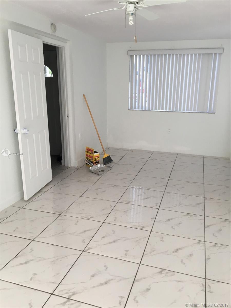 Hollywood Suburbs 2 35-11 - Residential Lease